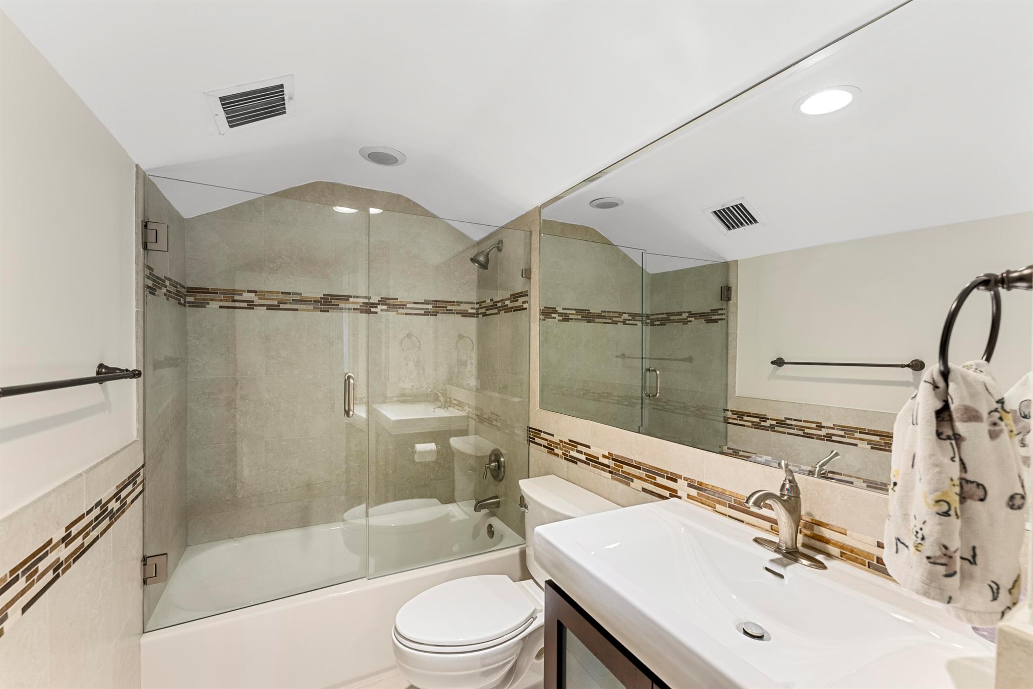 915 Parkside Circle N