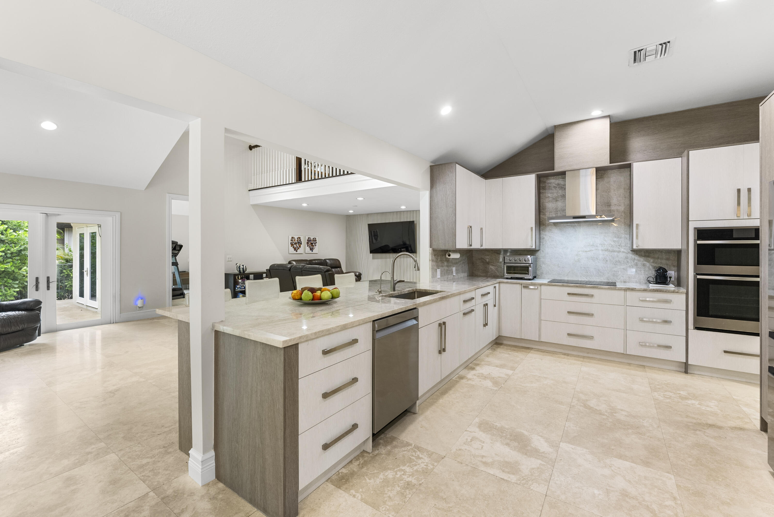 915 Parkside Circle N