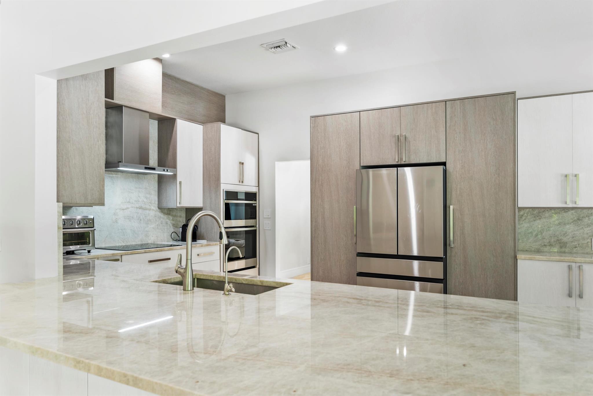 915 Parkside Circle N