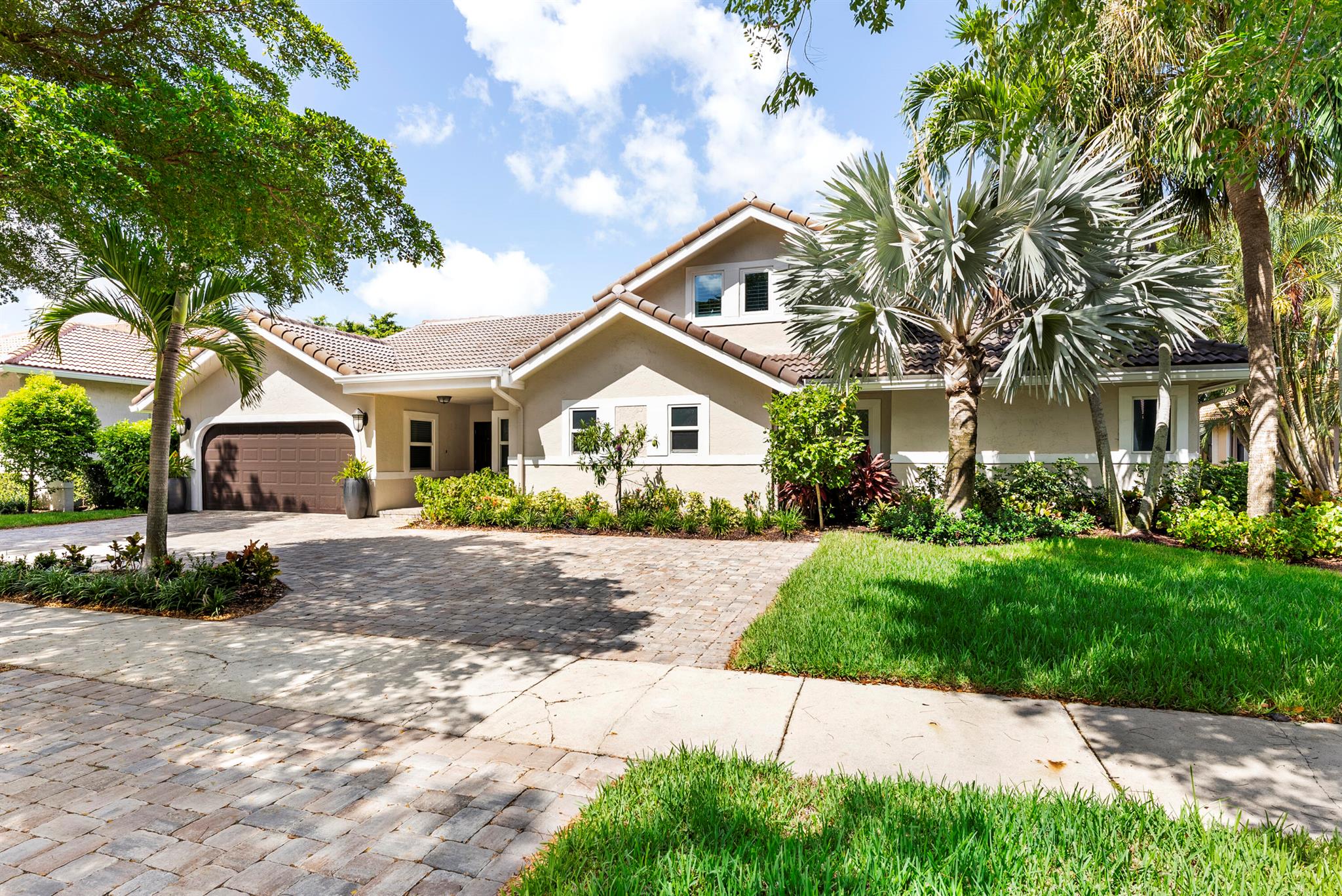 915 Parkside Circle N