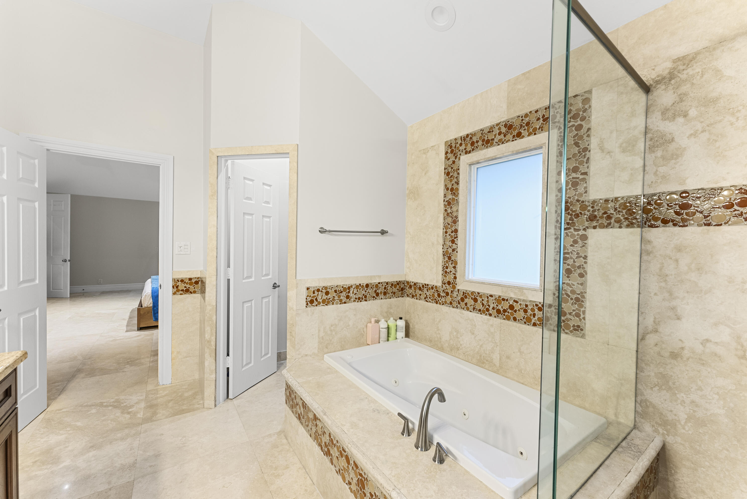 915 Parkside Circle N