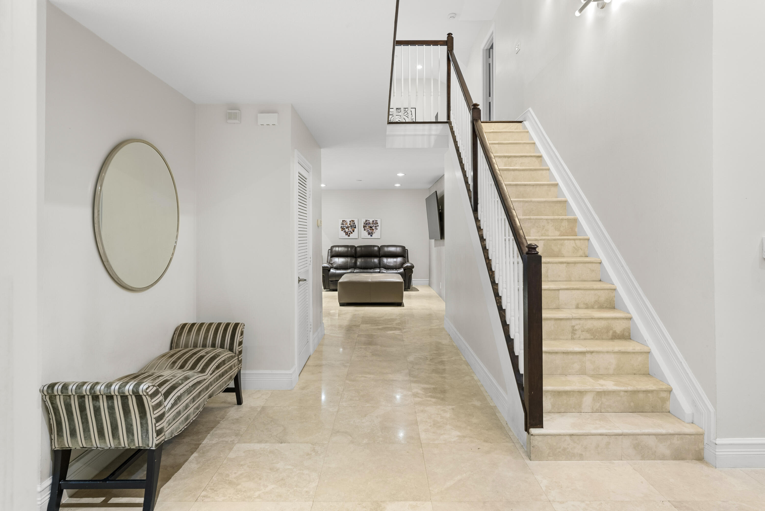 915 Parkside Circle N