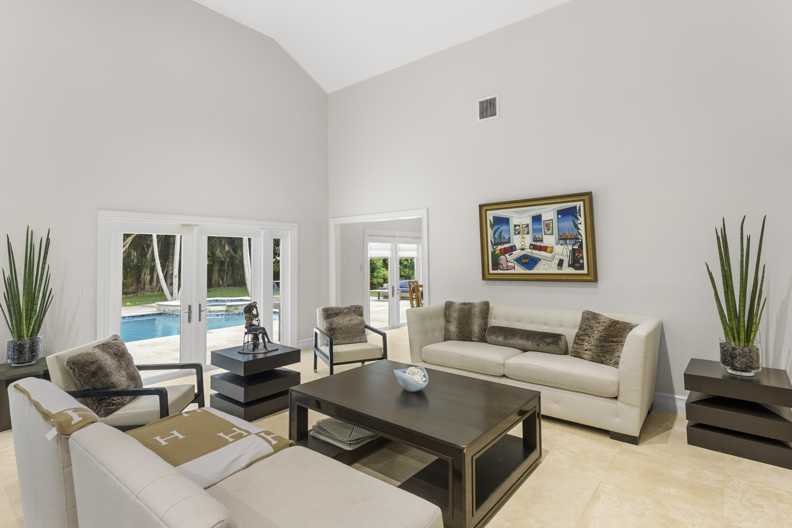 915 Parkside Circle N