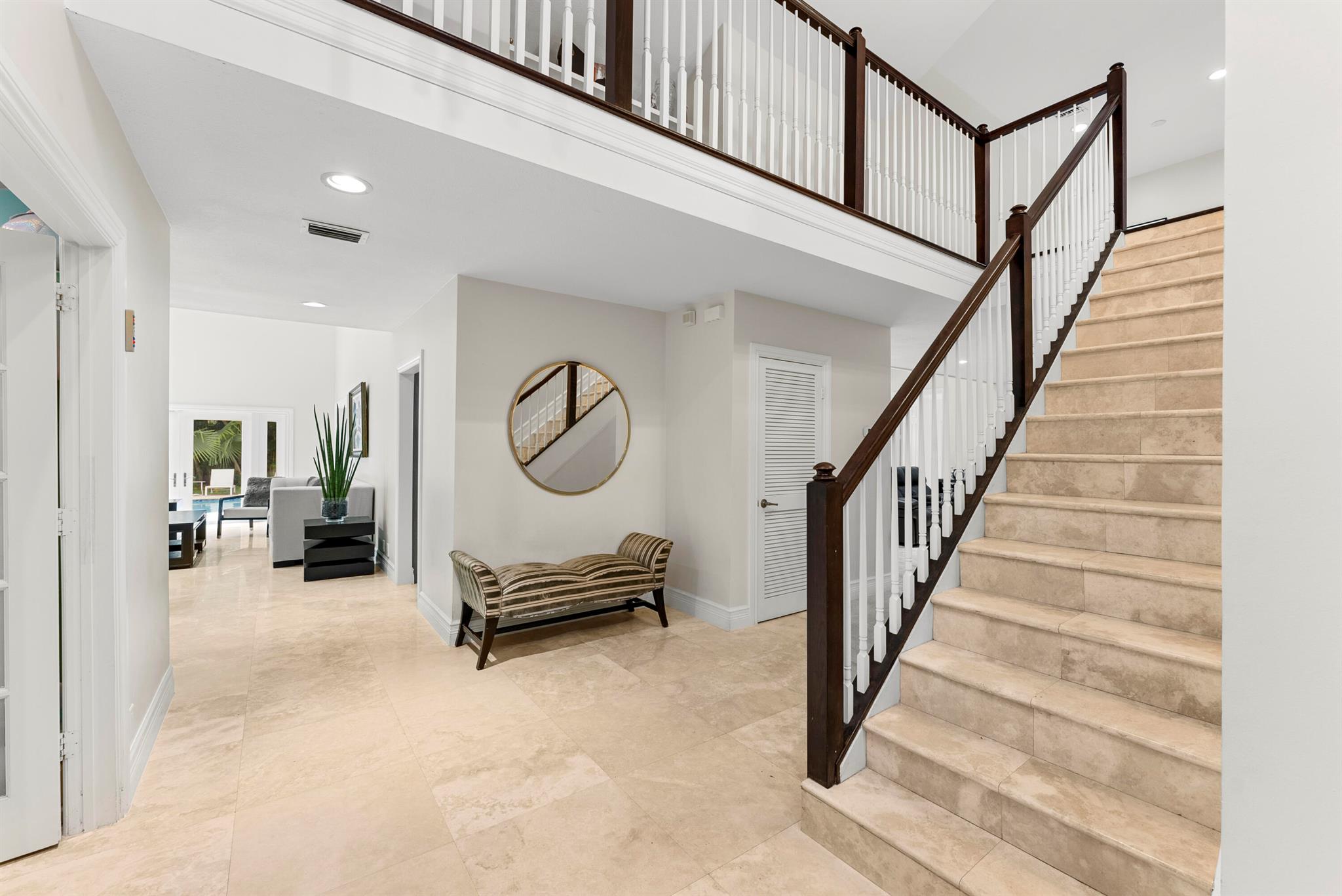 915 Parkside Circle N