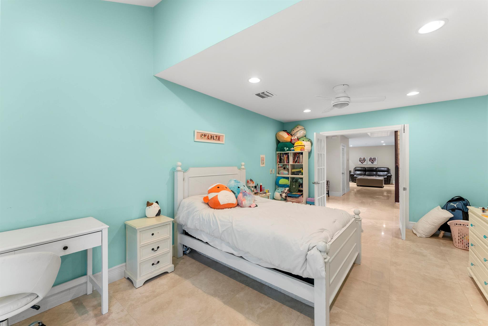 915 Parkside Circle N