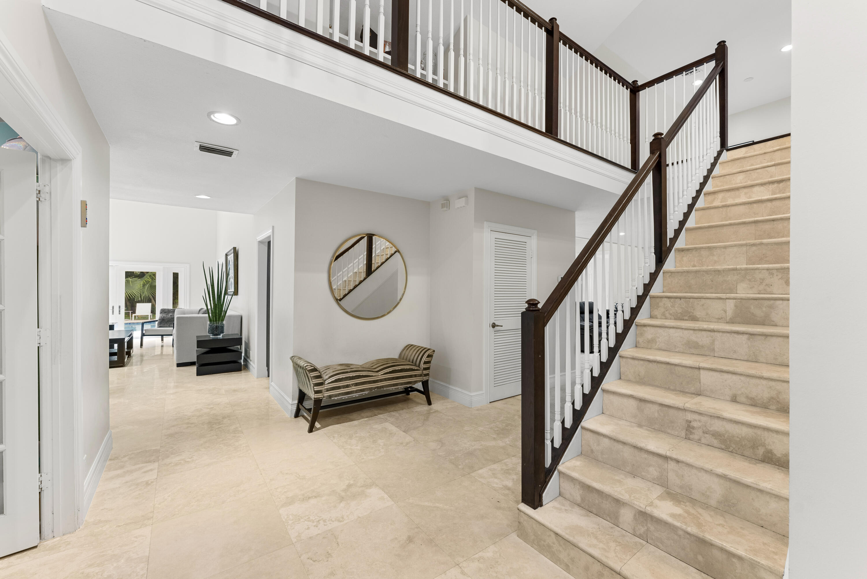 915 Parkside Circle N