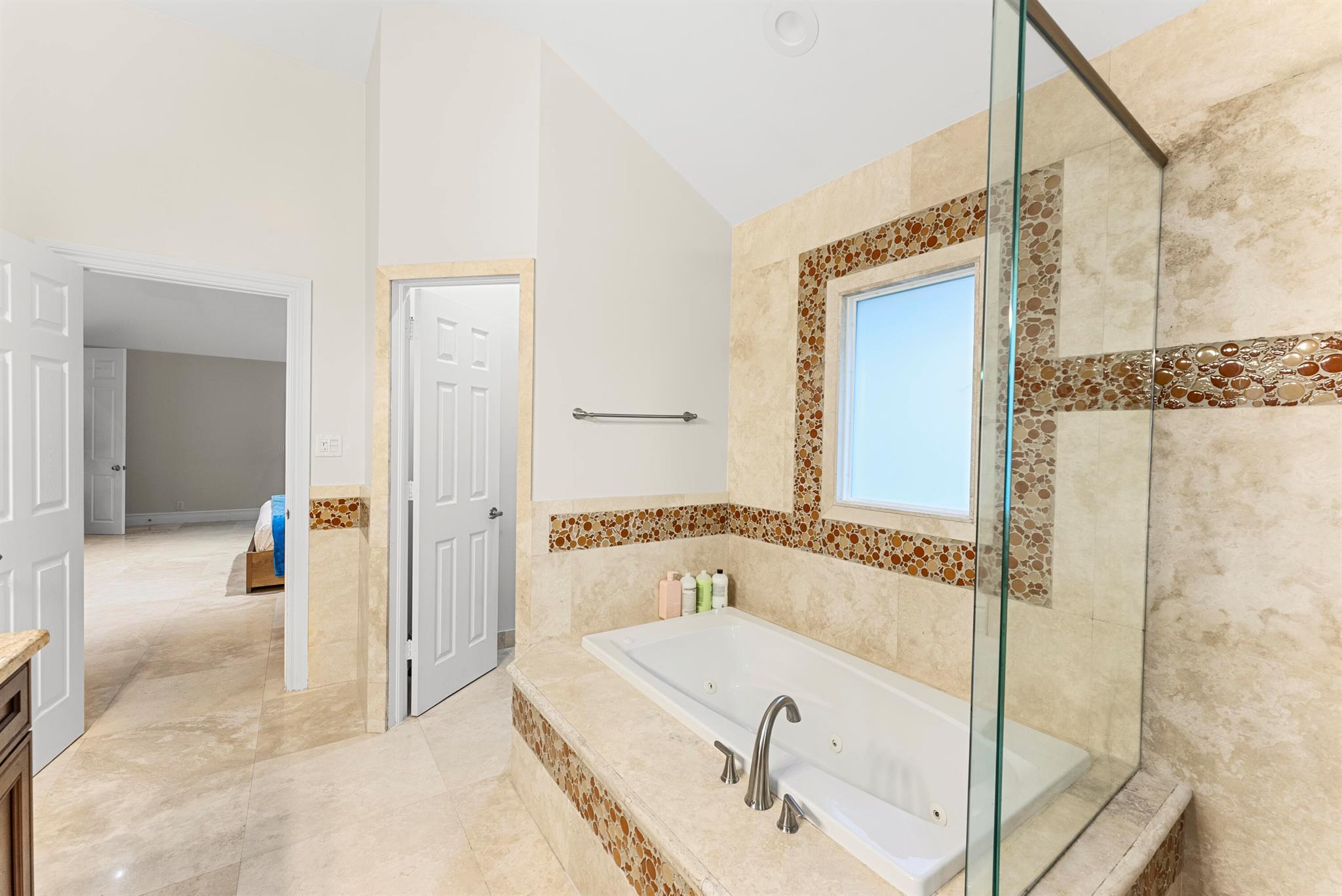 915 Parkside Circle N