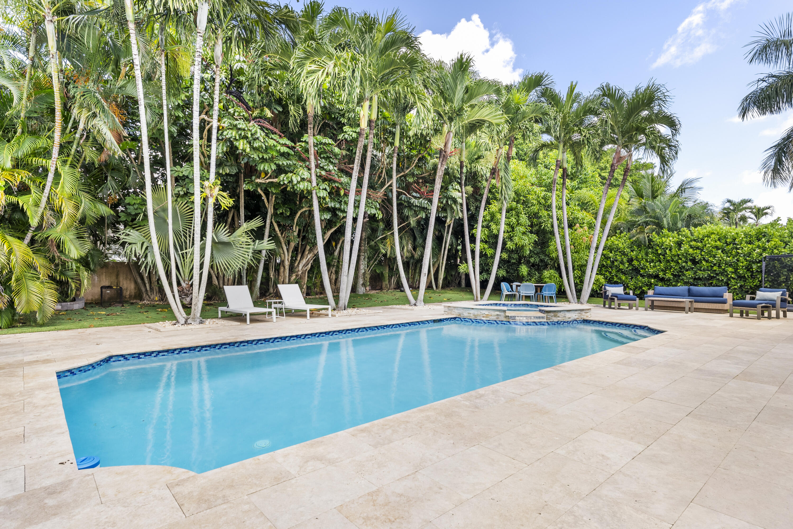 915 Parkside Circle N