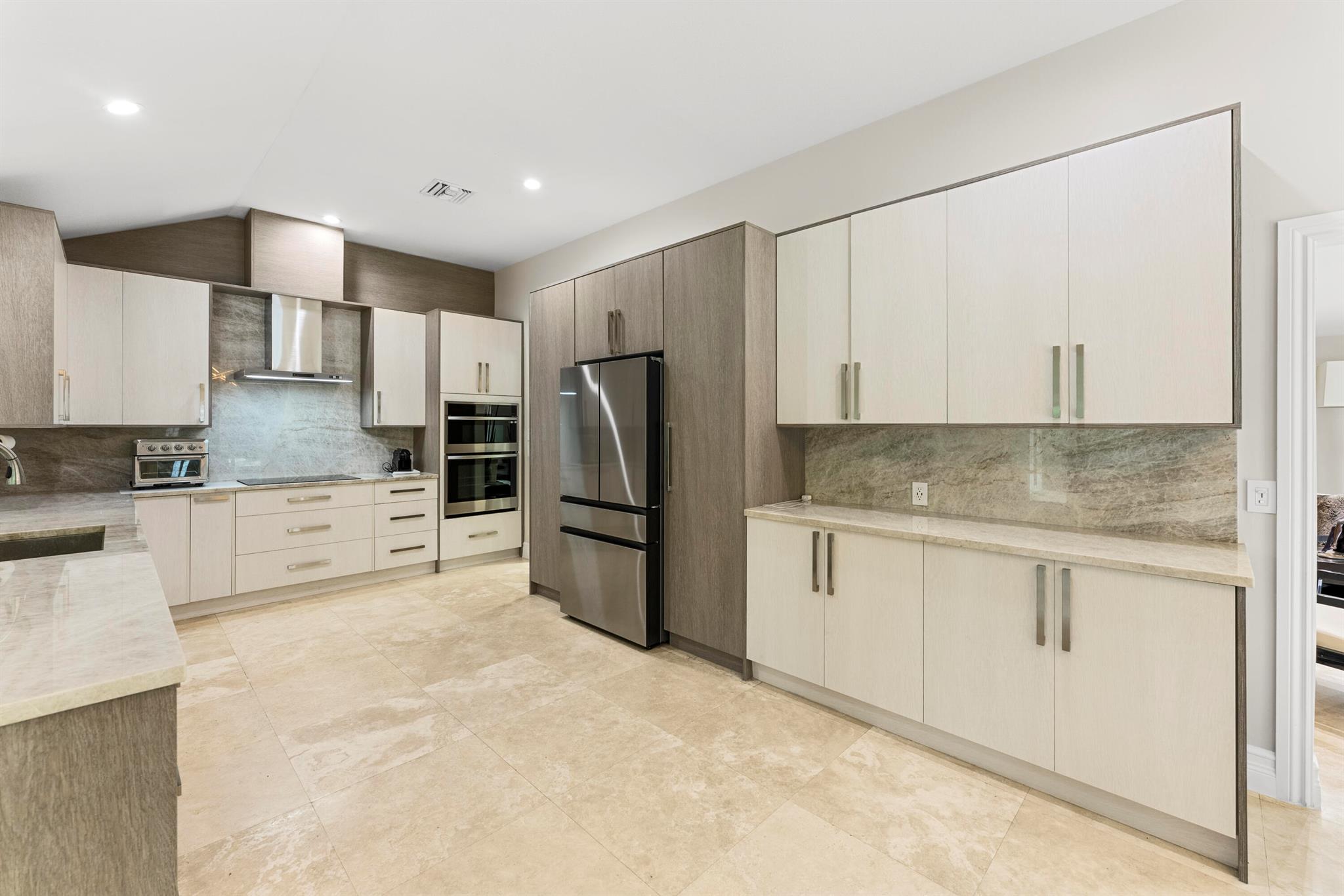 915 Parkside Circle N