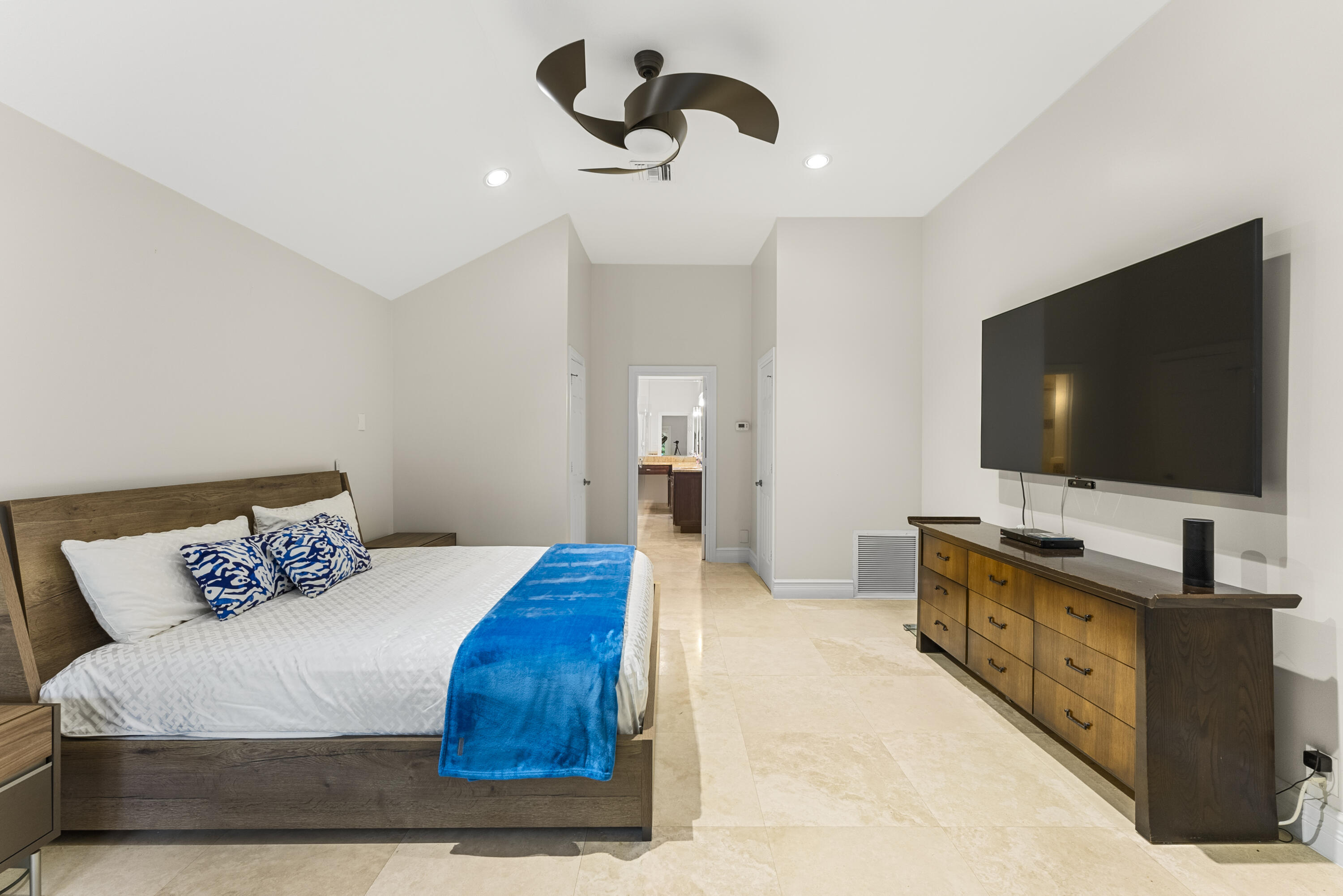 915 Parkside Circle N