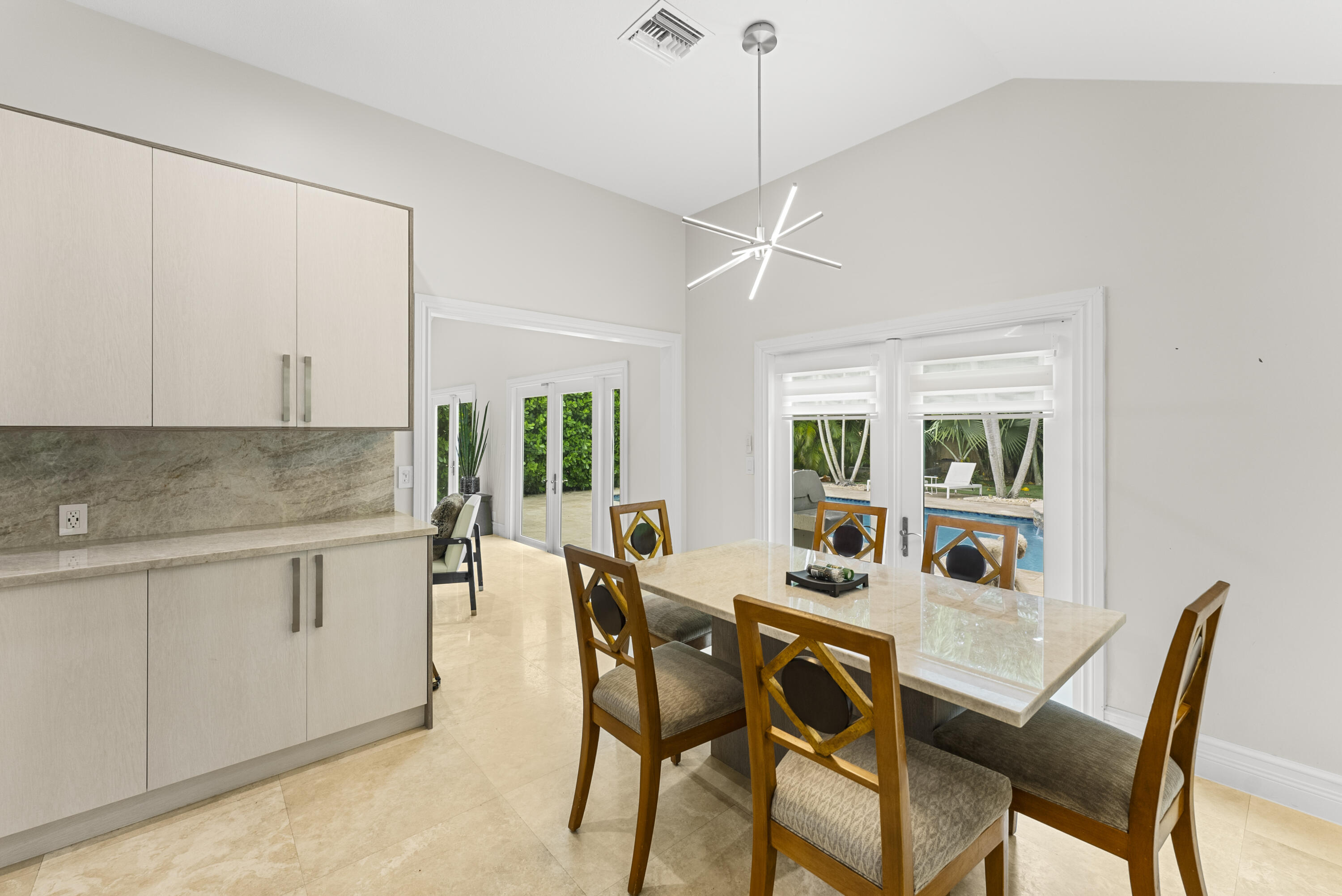 915 Parkside Circle N