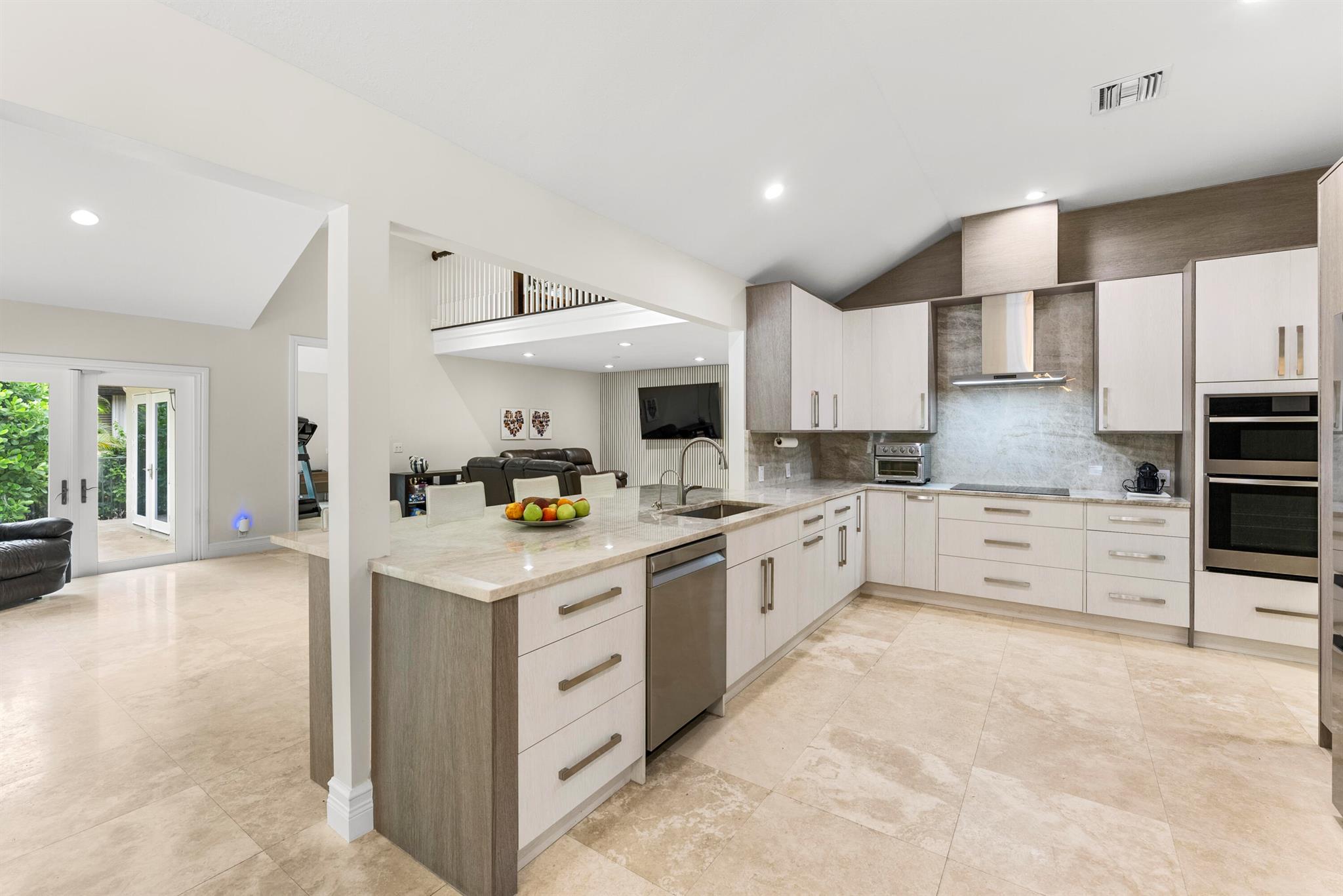 915 Parkside Circle N