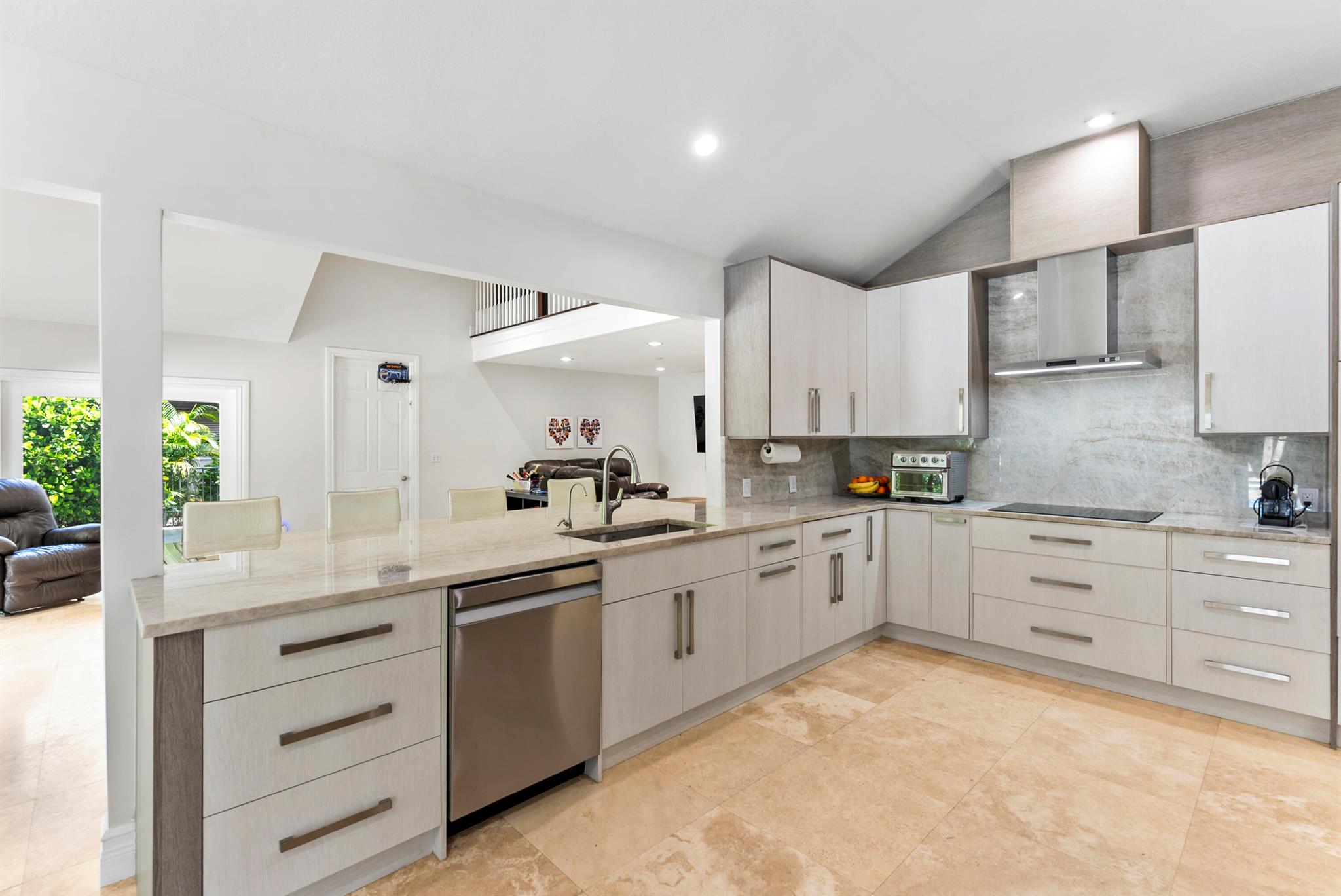 915 Parkside Circle N