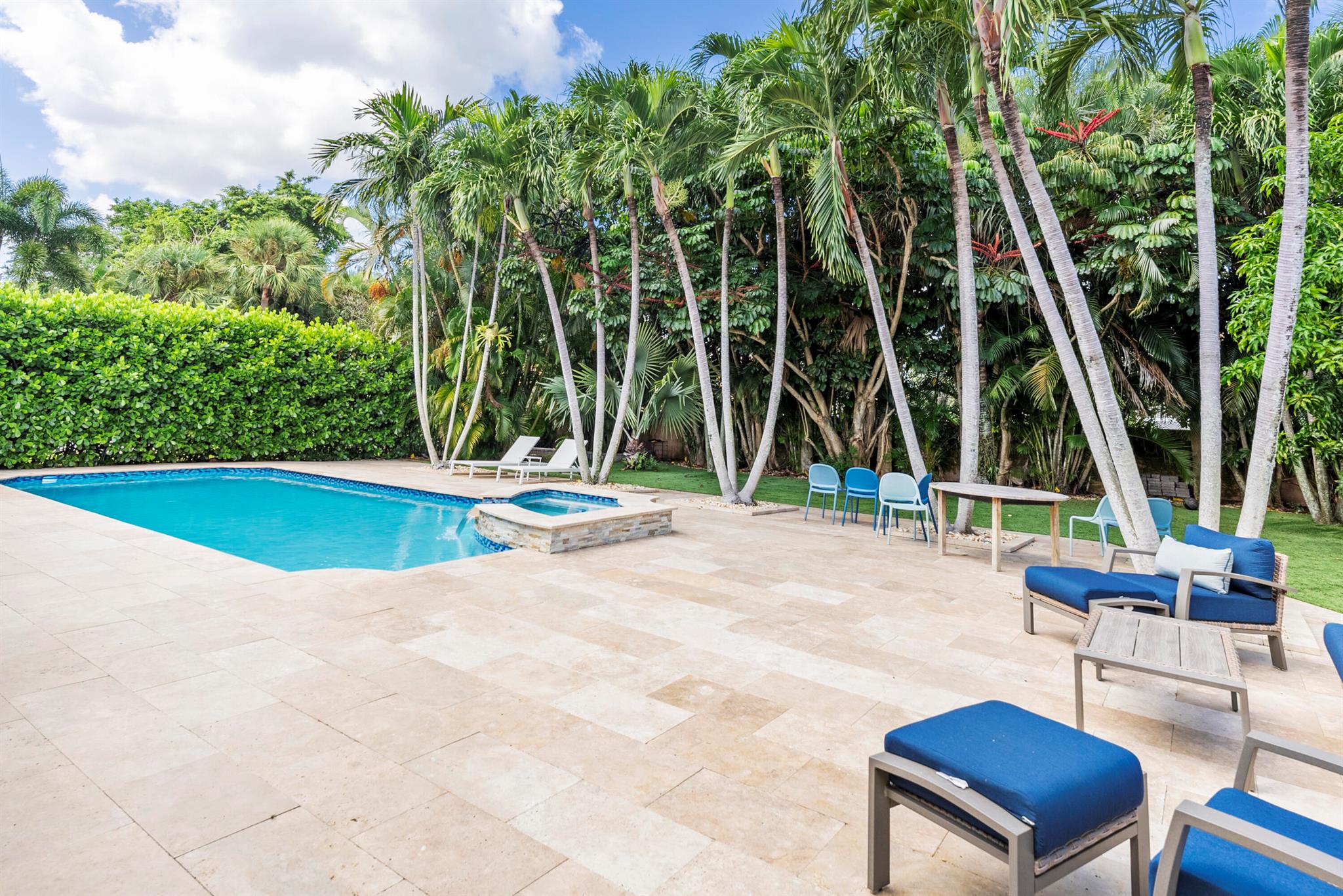 915 Parkside Circle N