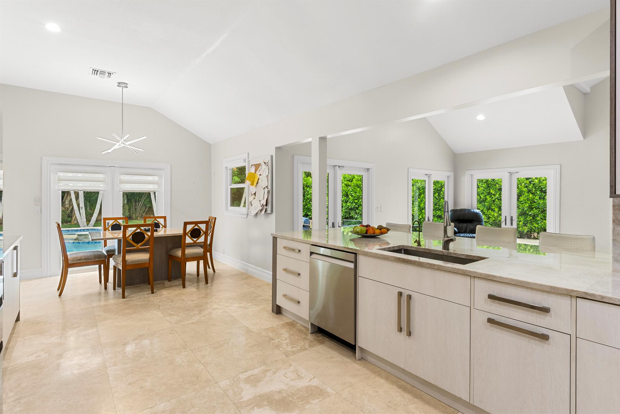 915 Parkside Circle N