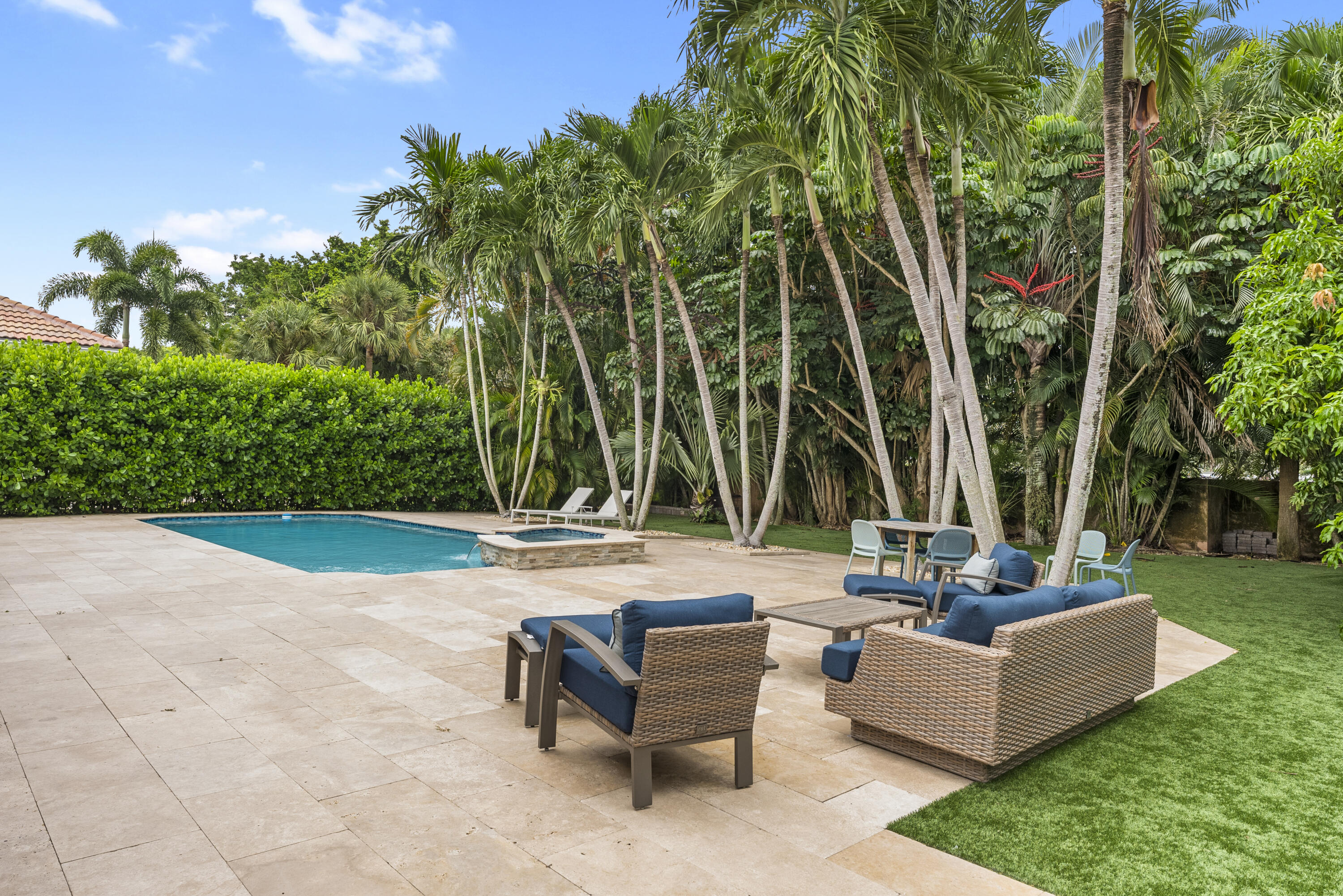 915 Parkside Circle N