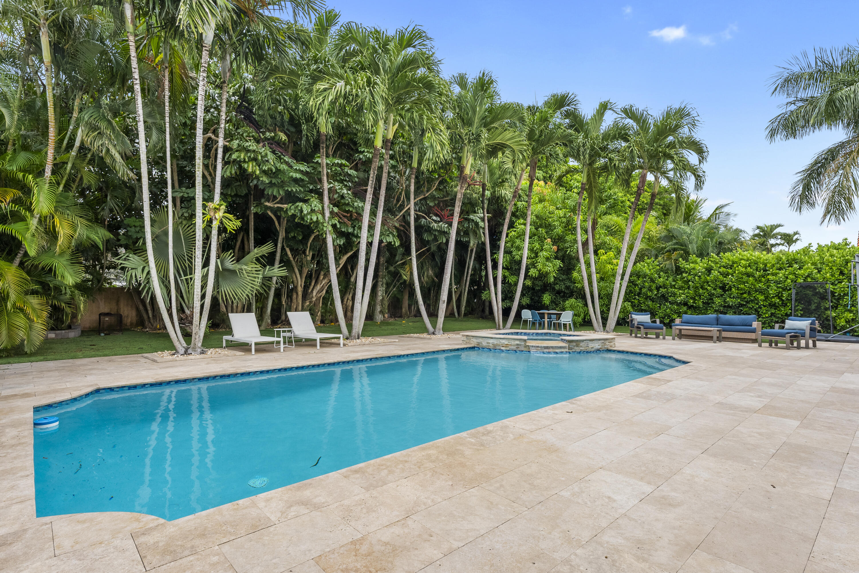 915 Parkside Circle N