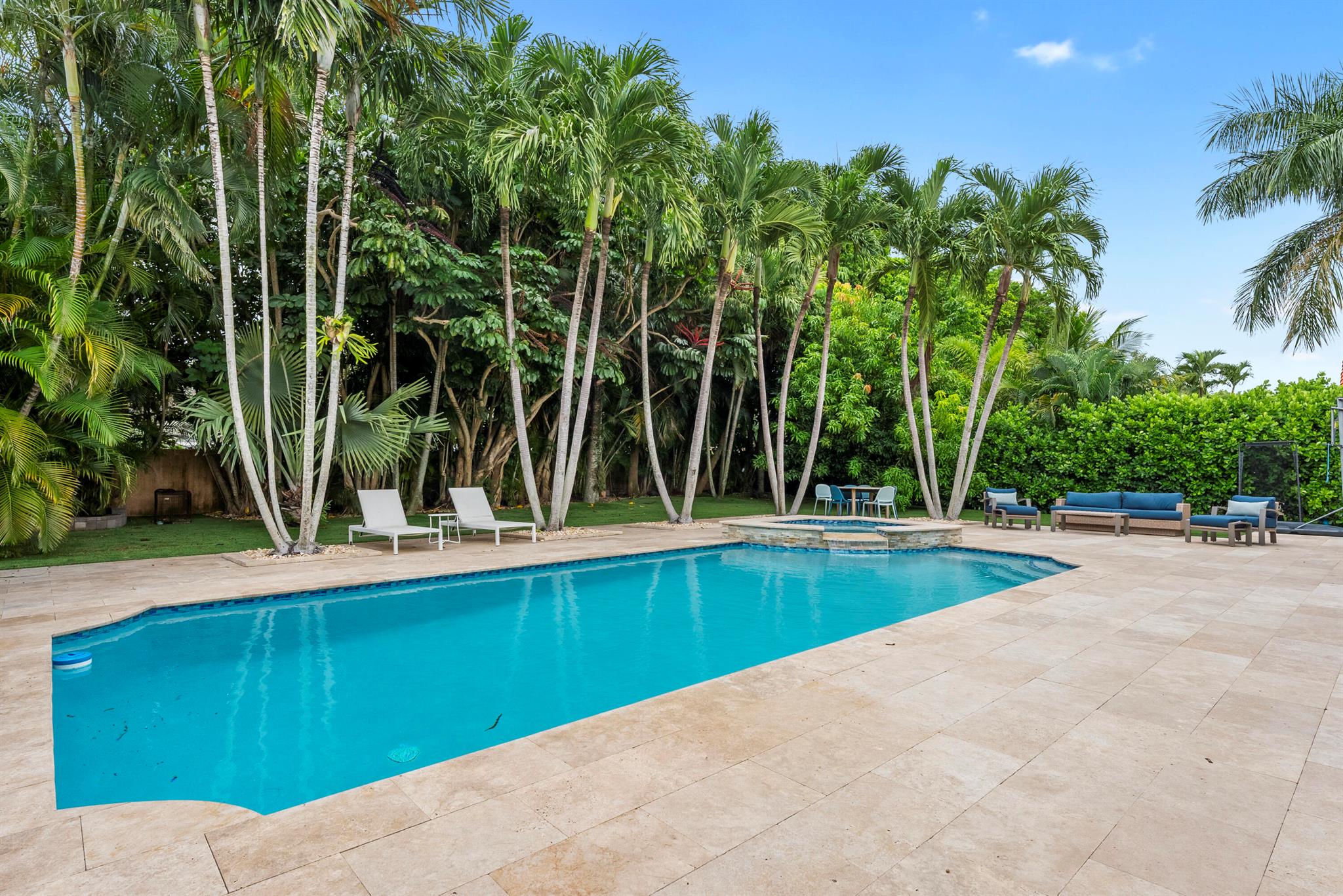 915 Parkside Circle N