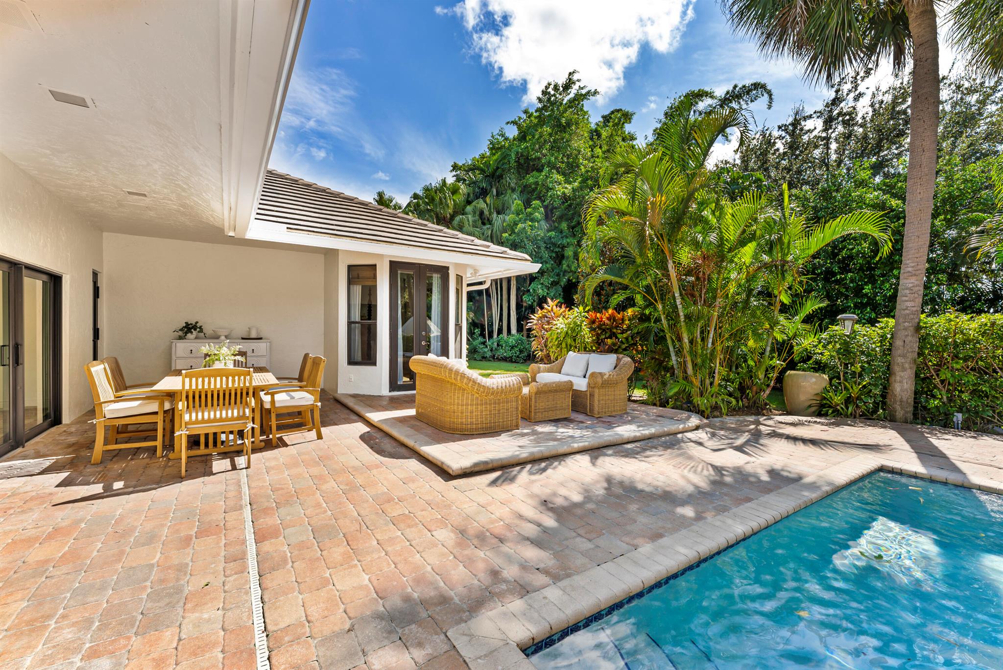 1925 Parkside Circle South Circle S