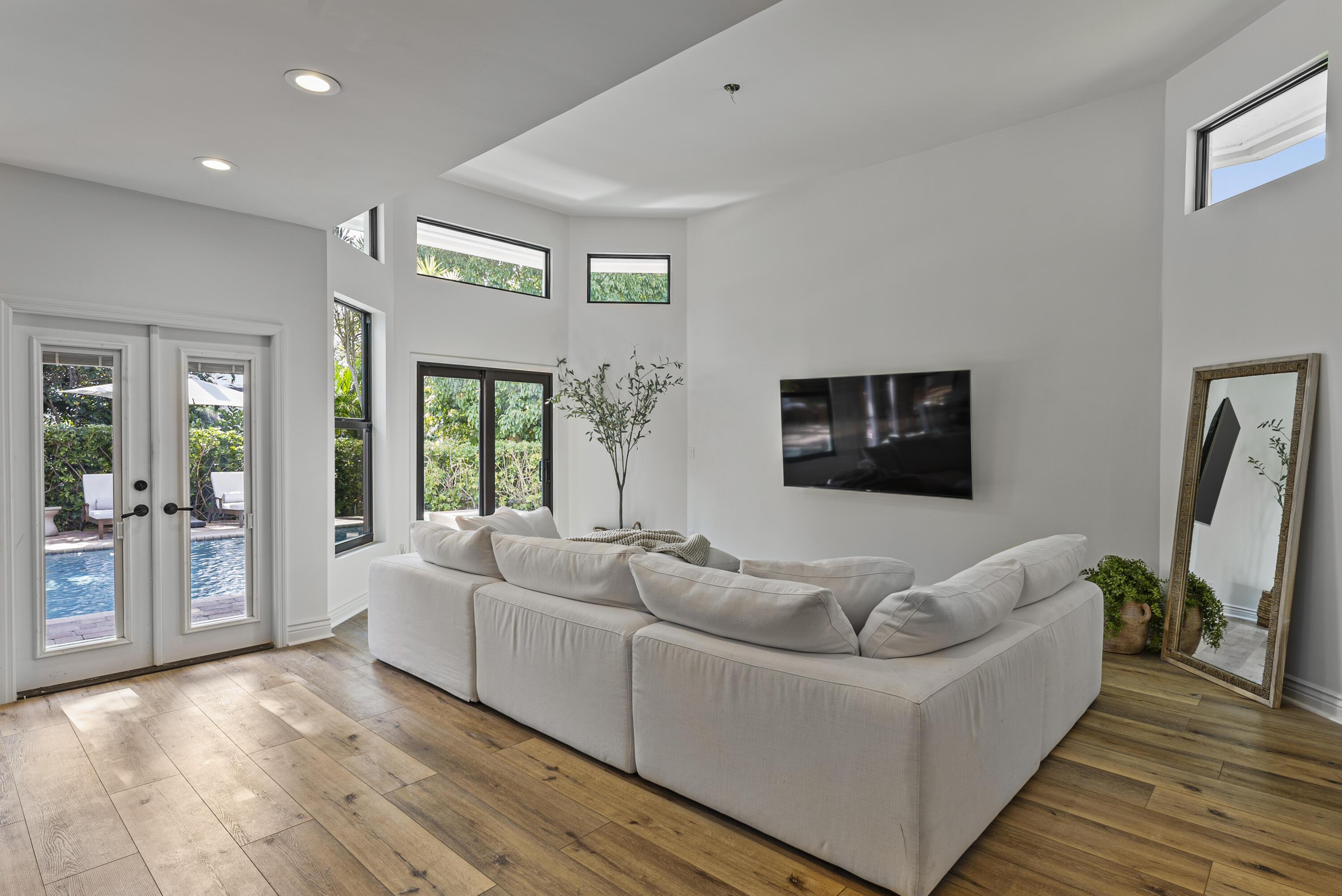 1925 Parkside Circle South Circle S