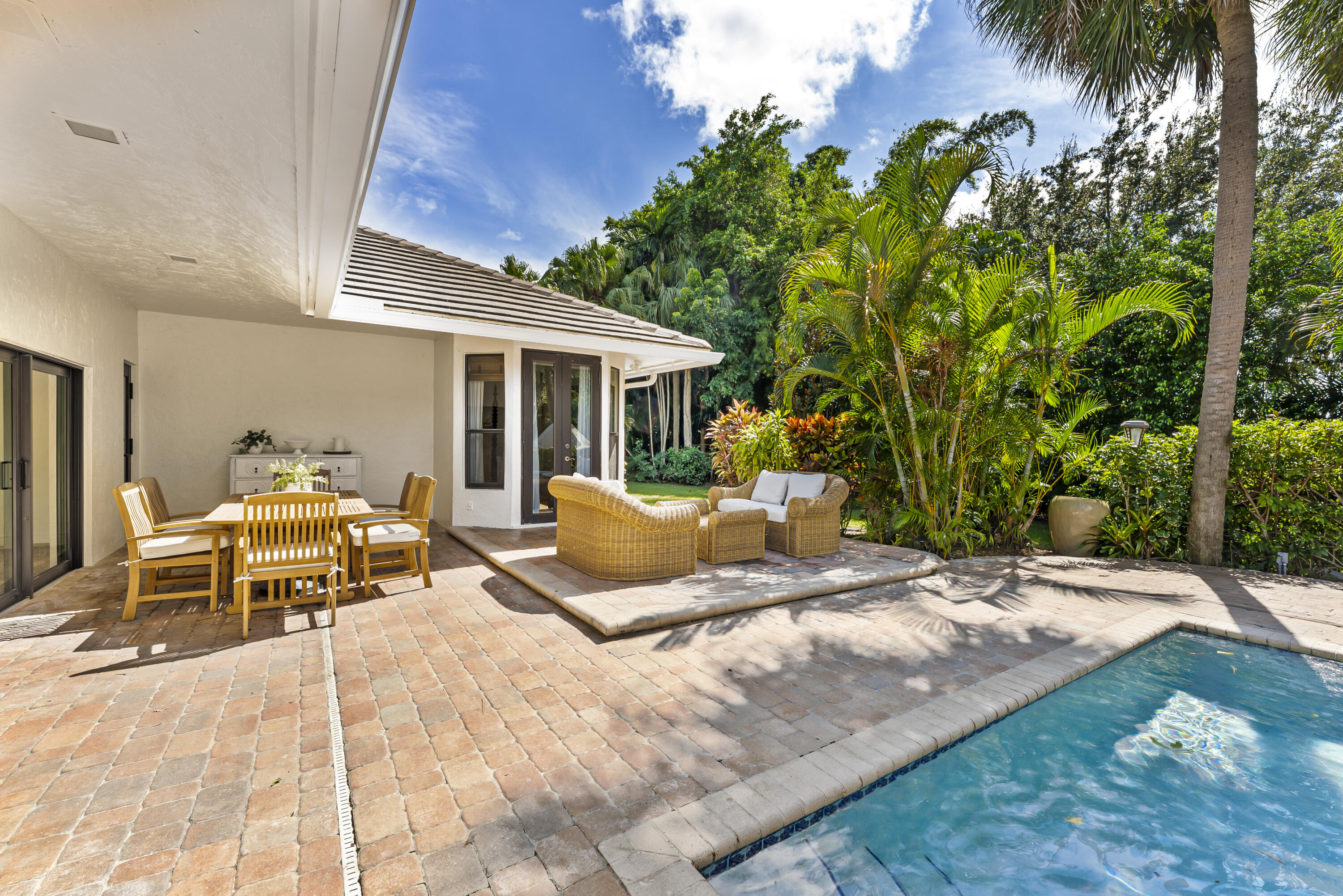 1925 Parkside Circle South Circle S