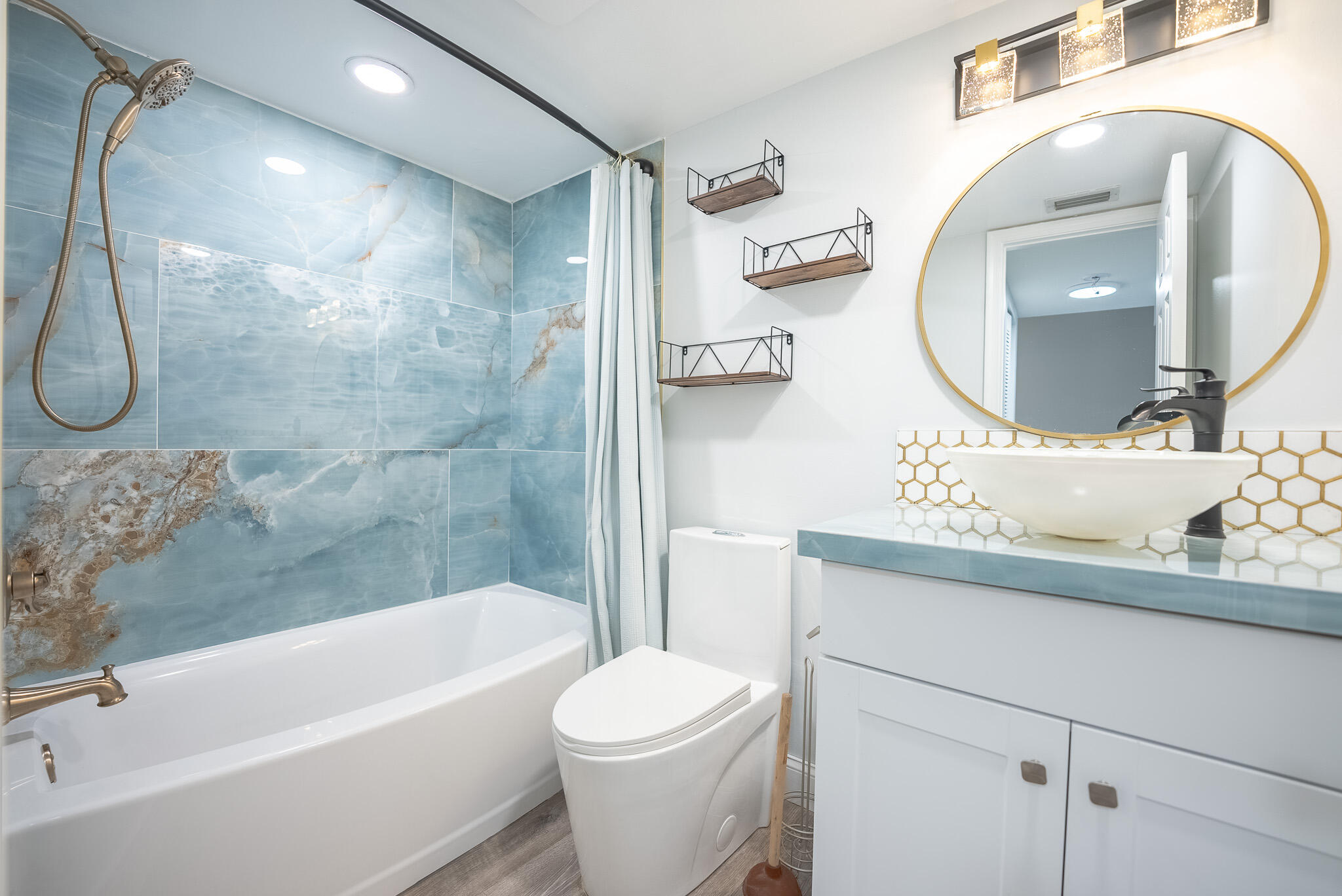 325 Palmwood Place 213
