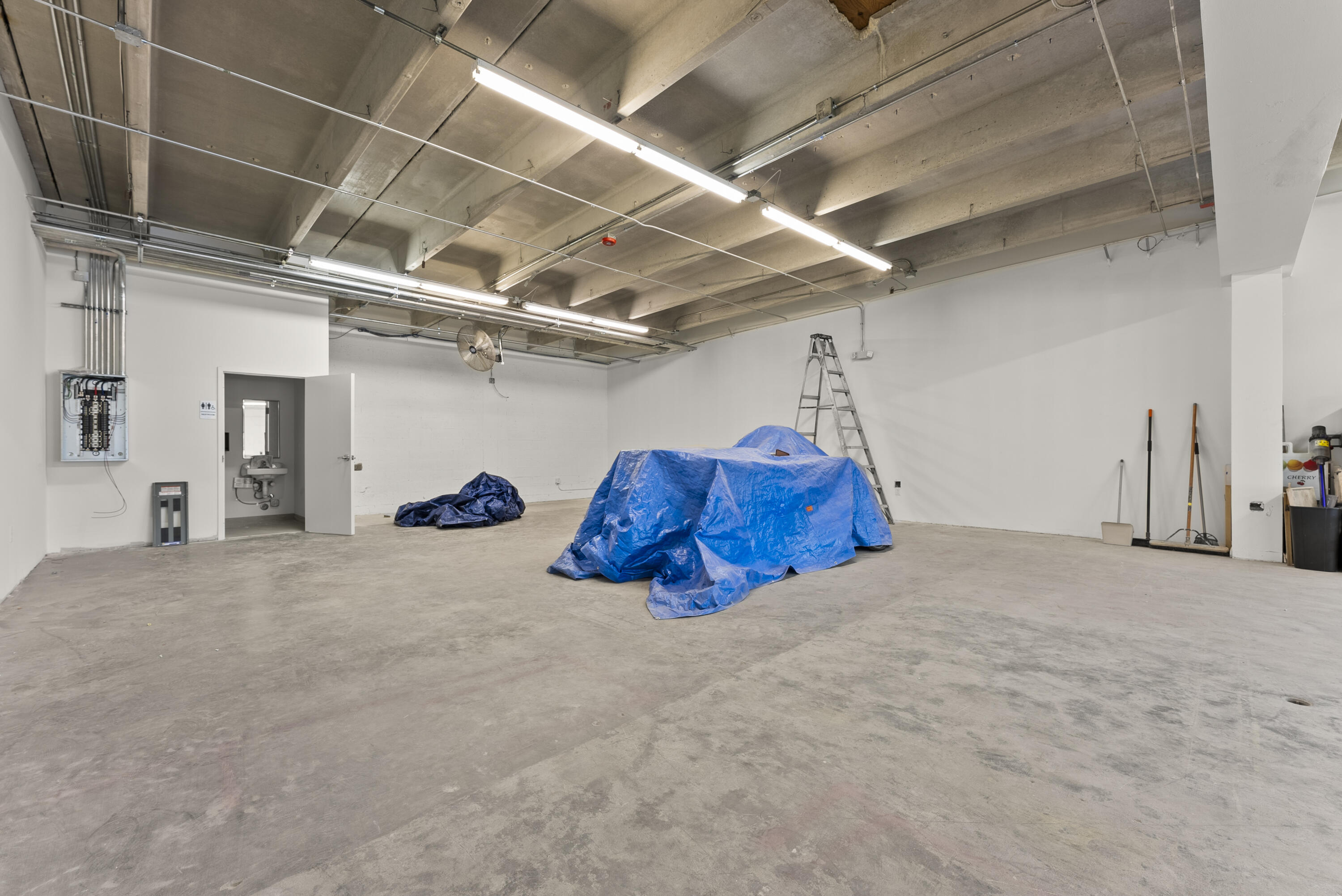 2000 N Federal Highway