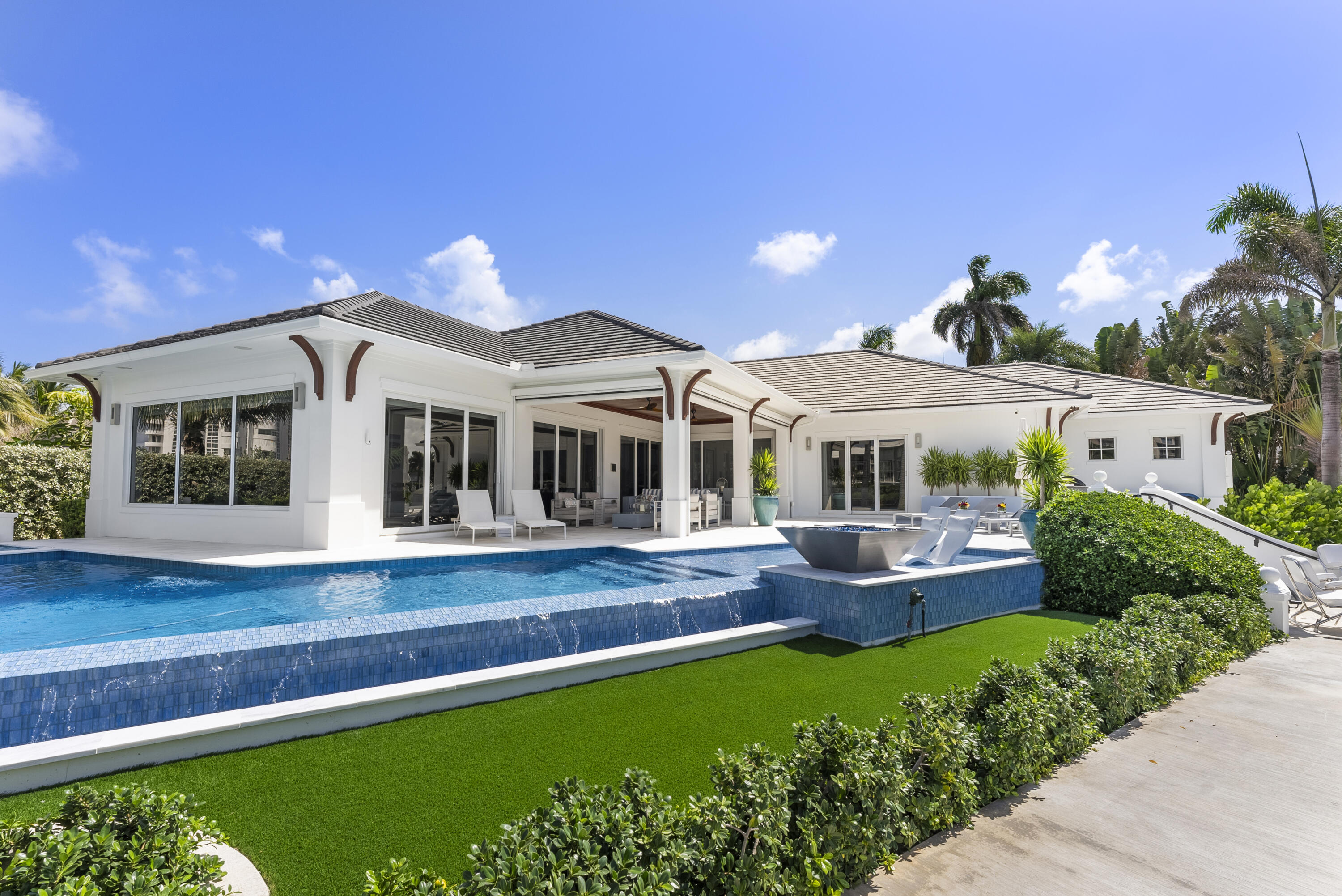 975 Banyan Drive