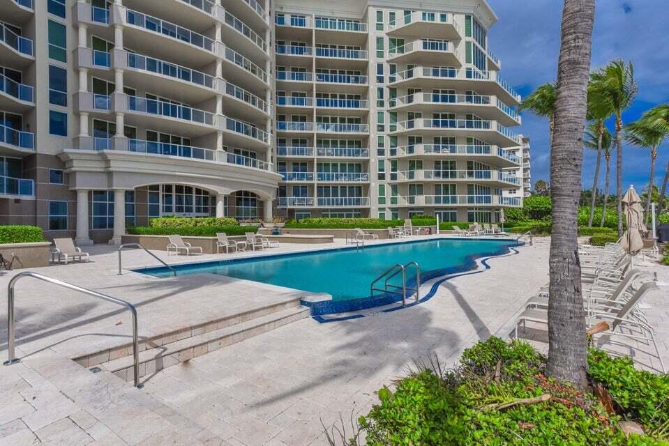 1063 Hillsboro Mile 301