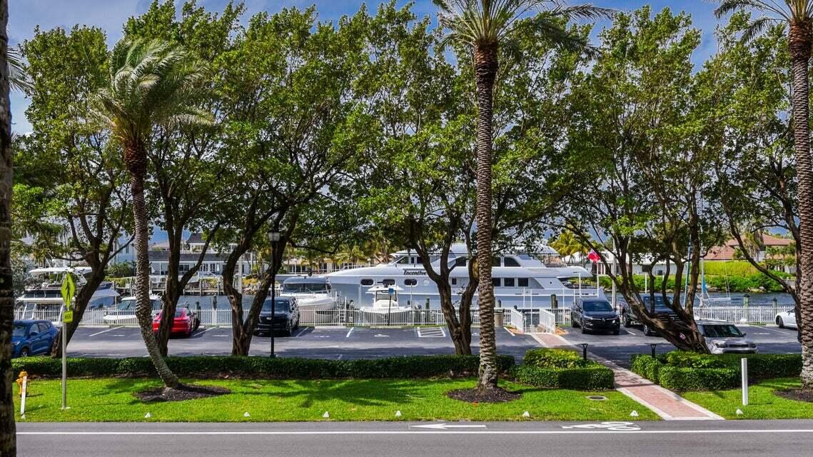 1063 Hillsboro Mile 301