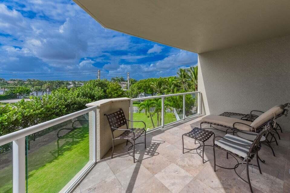 1063 Hillsboro Mile 301