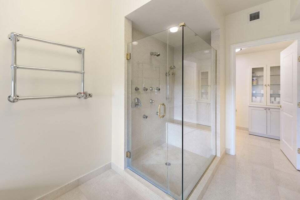 1063 Hillsboro Mile 301