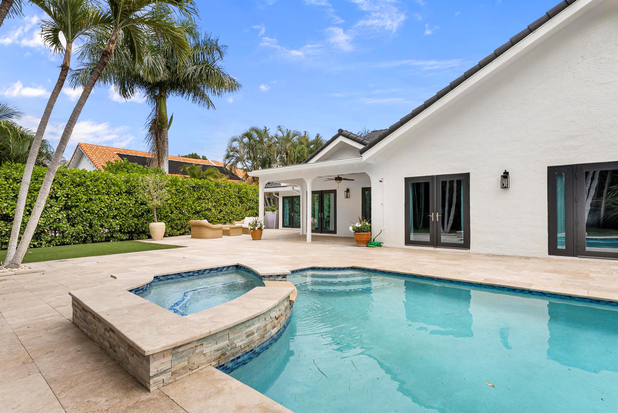 915 Parkside Circle N