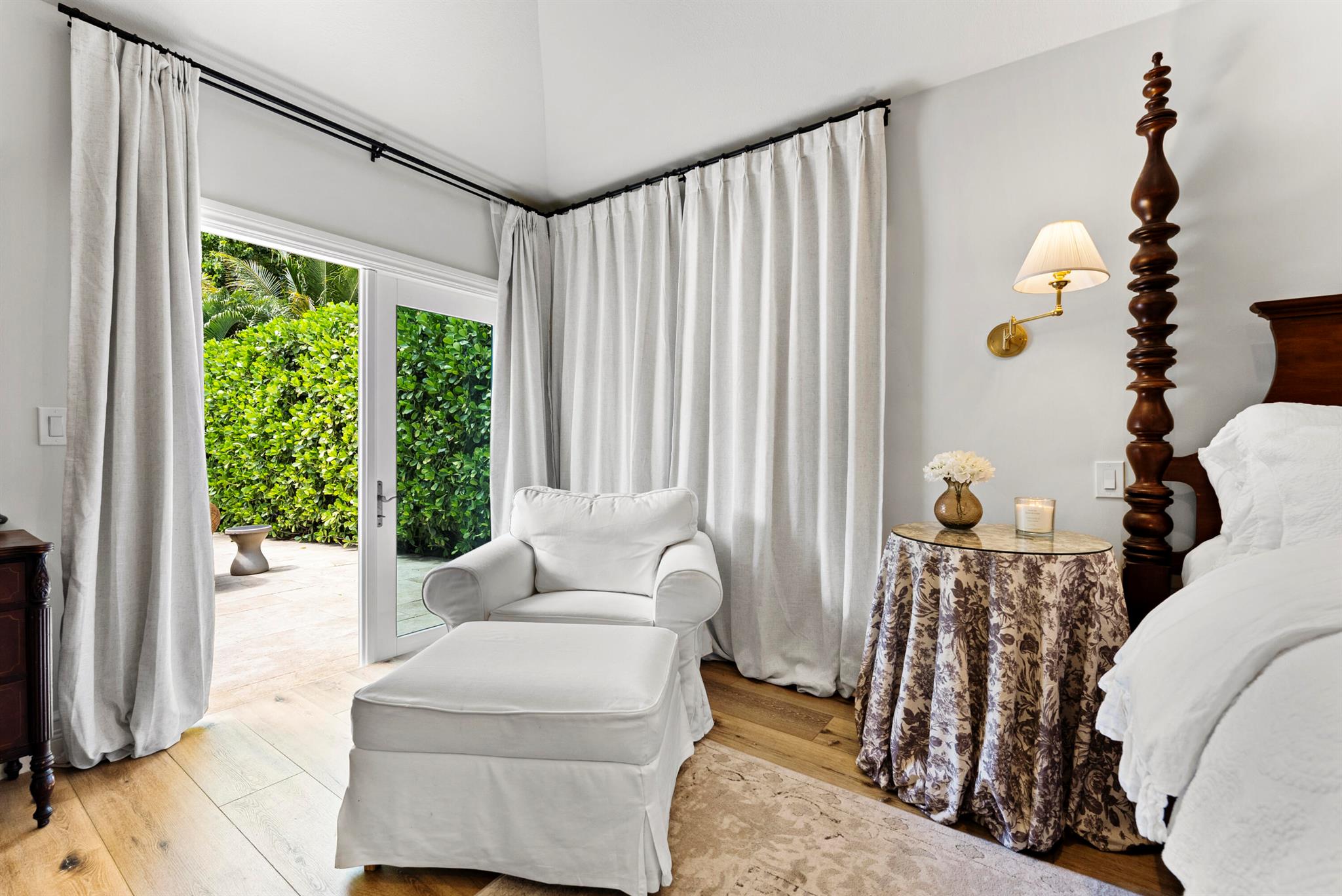 915 Parkside Circle N