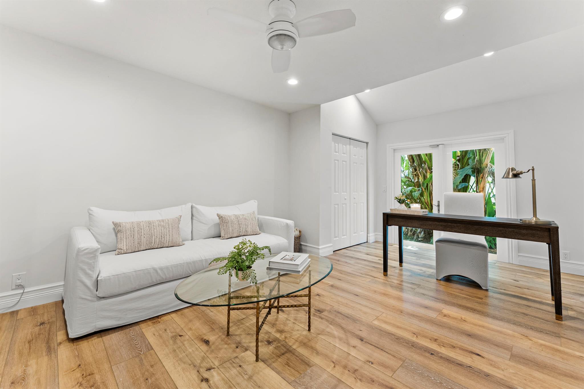 915 Parkside Circle N