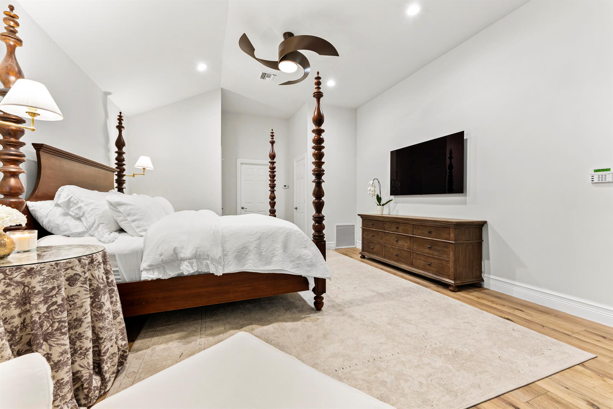 915 Parkside Circle N