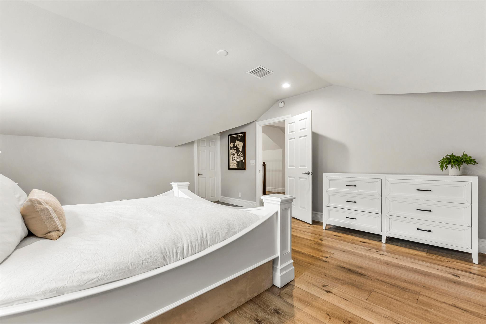 915 Parkside Circle N