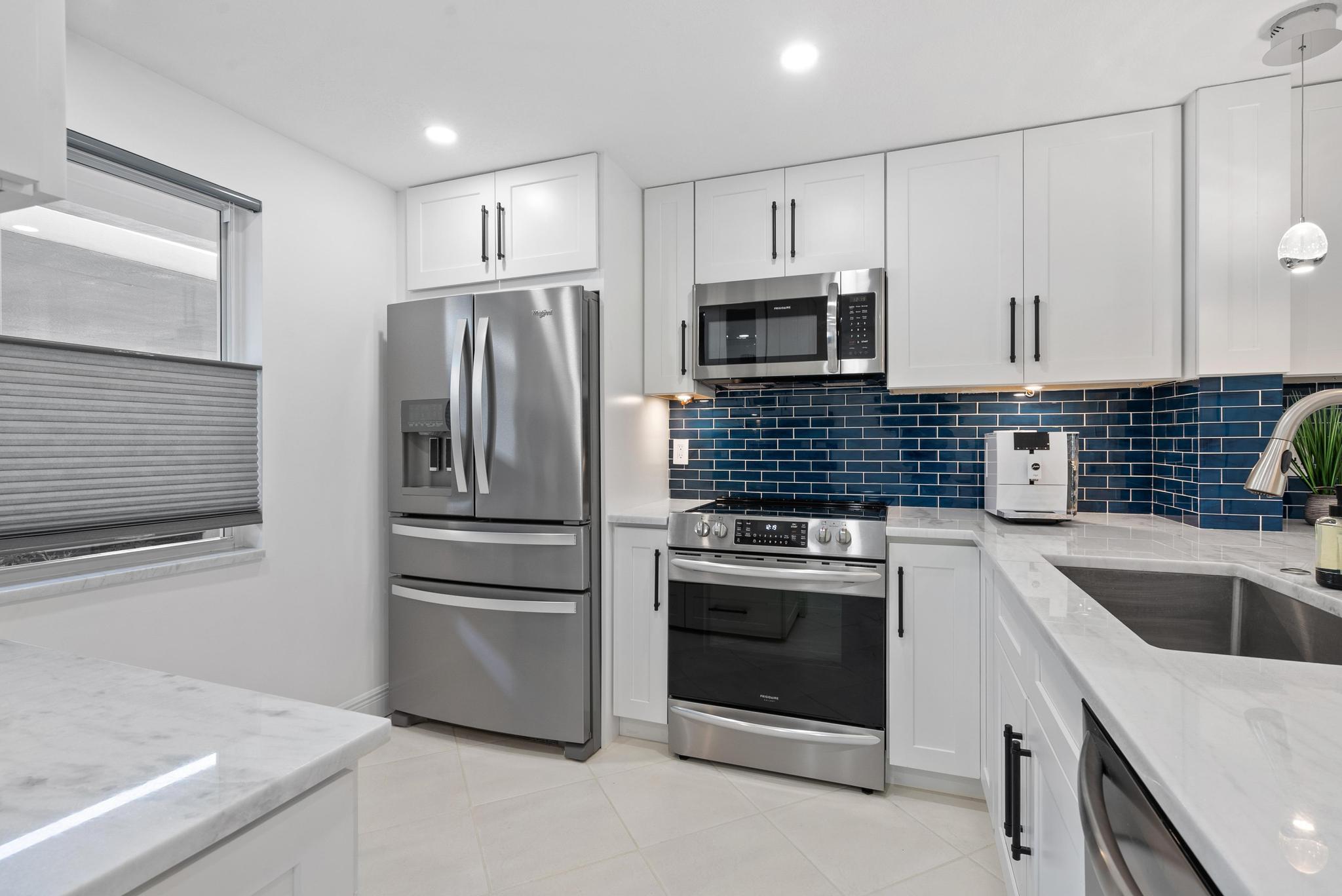 2525 Florida Boulevard 128