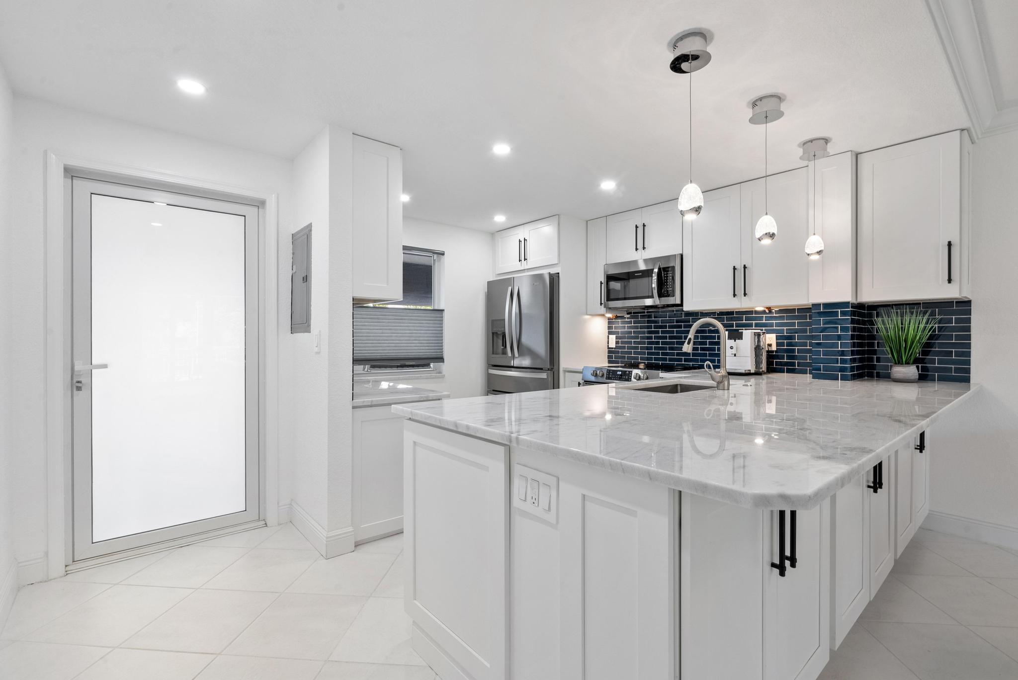 2525 Florida Boulevard 128