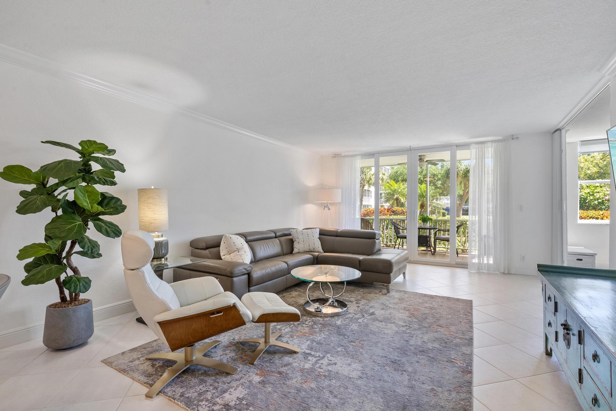 2525 Florida Boulevard 128