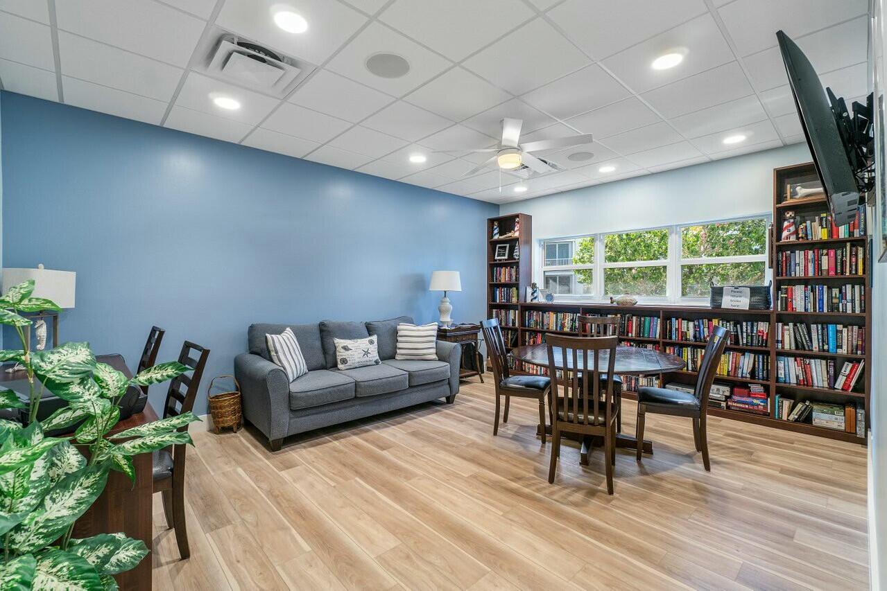 2525 Florida Boulevard 128