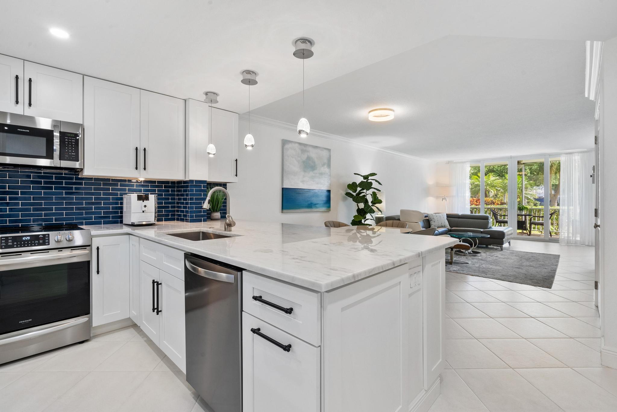 2525 Florida Boulevard 128