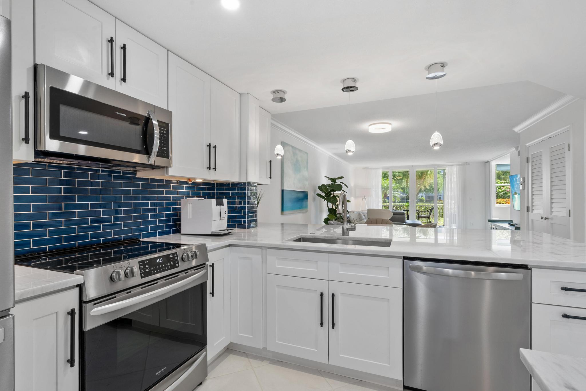 2525 Florida Boulevard 128