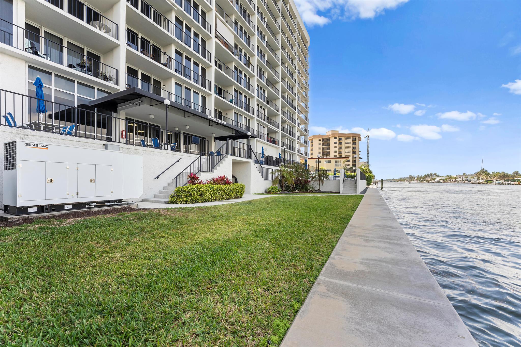 521 N Riverside Drive 801