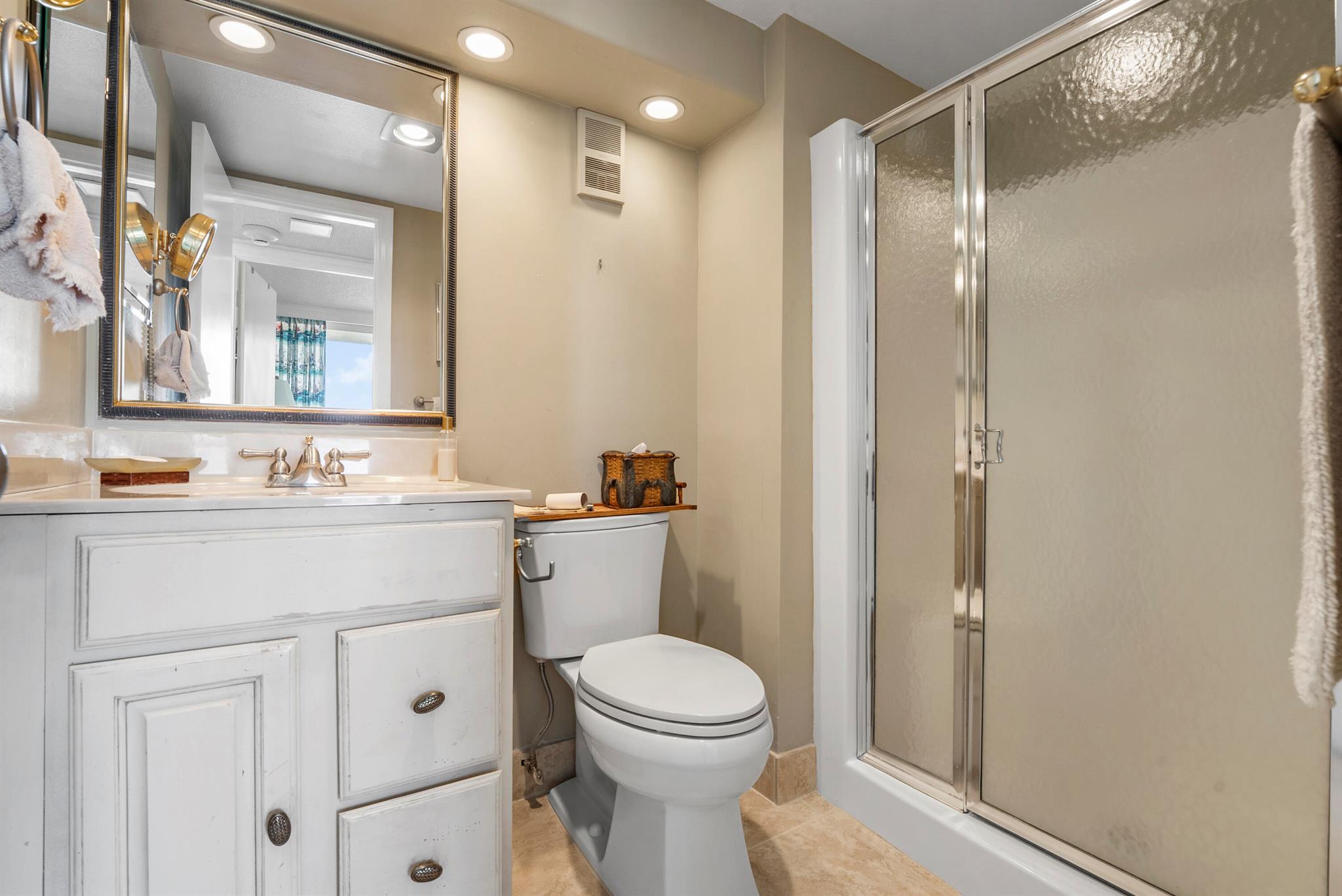 521 N Riverside Drive 801