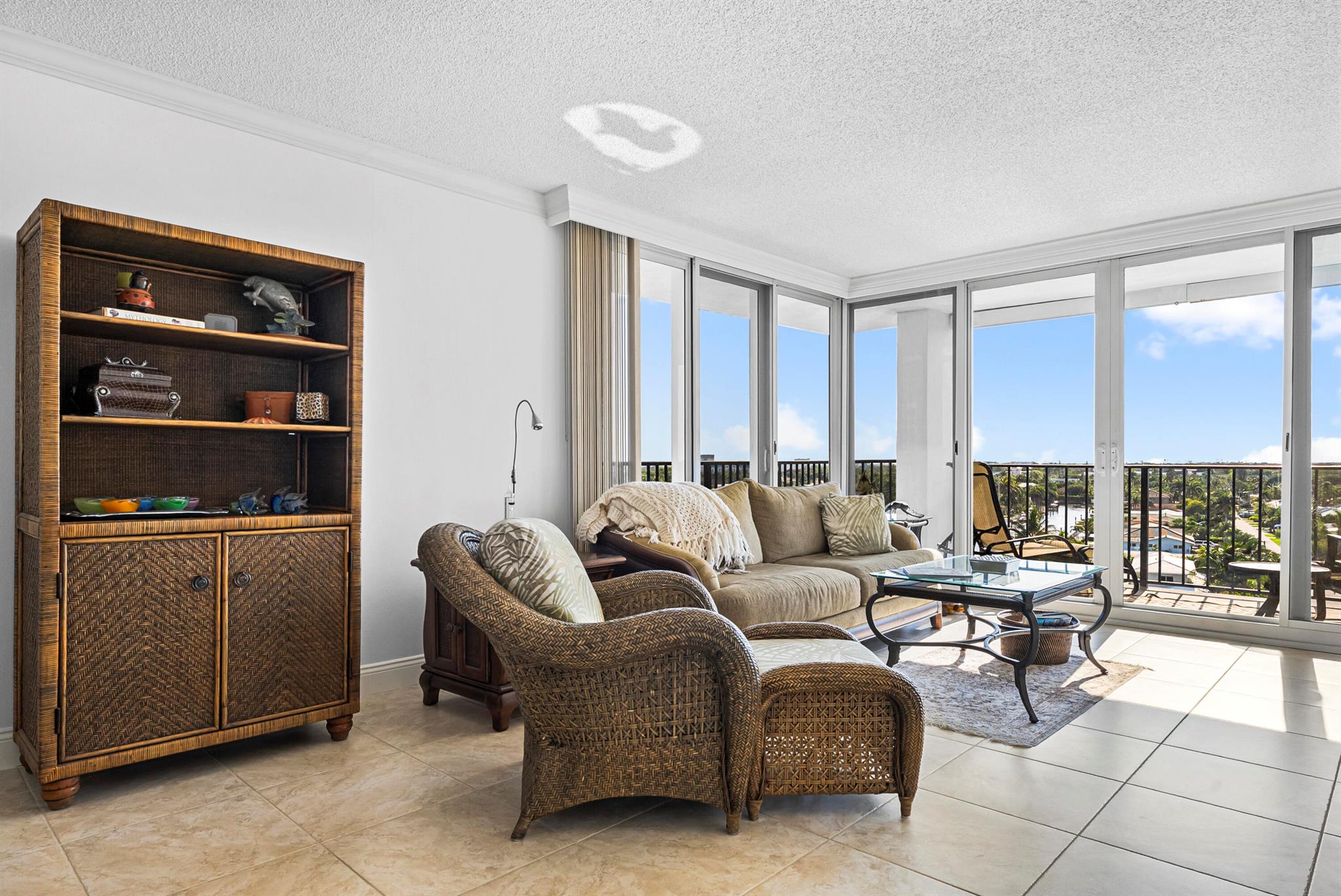 521 N Riverside Drive 801