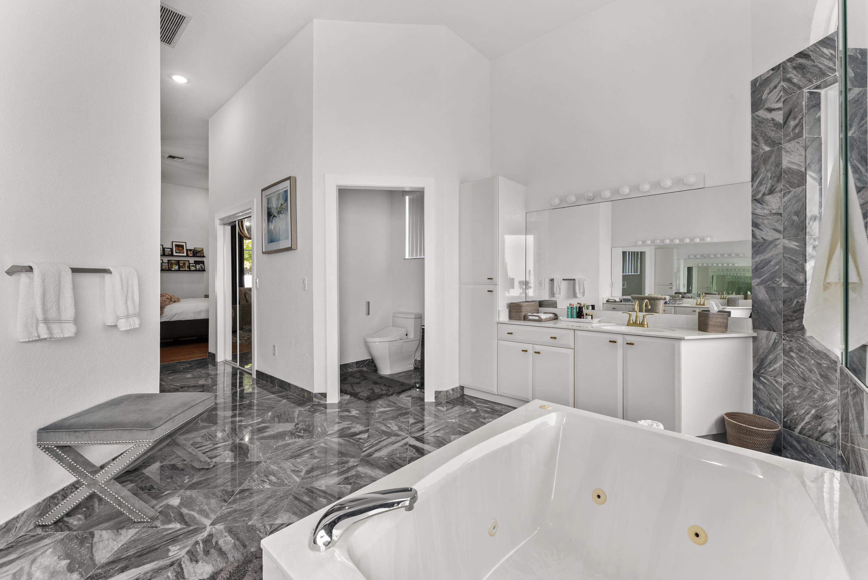 1000 SW 21st Avenue