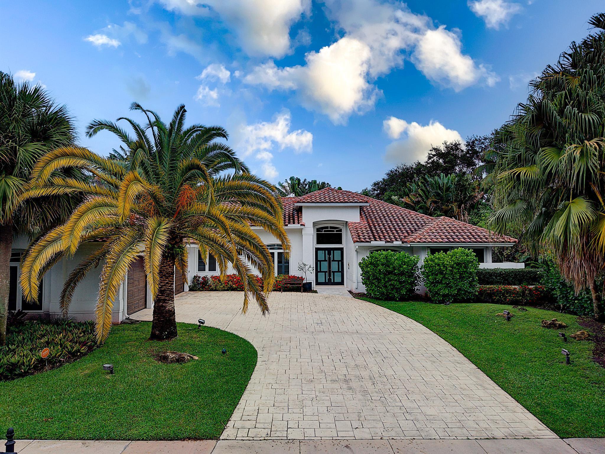 910 Parkside Circle N