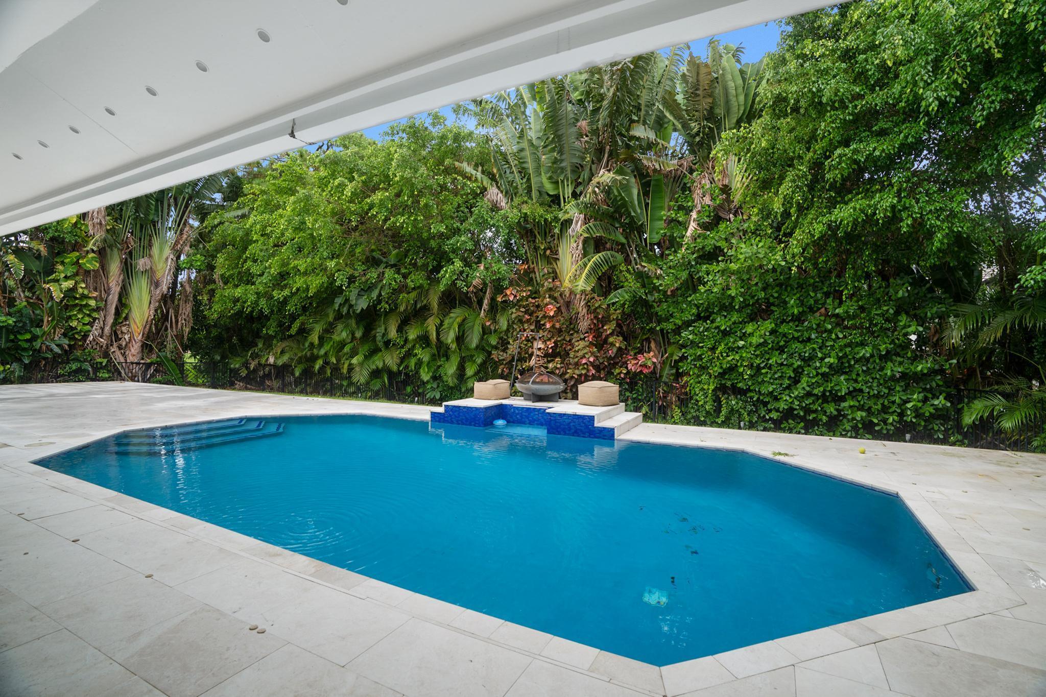 910 Parkside Circle N