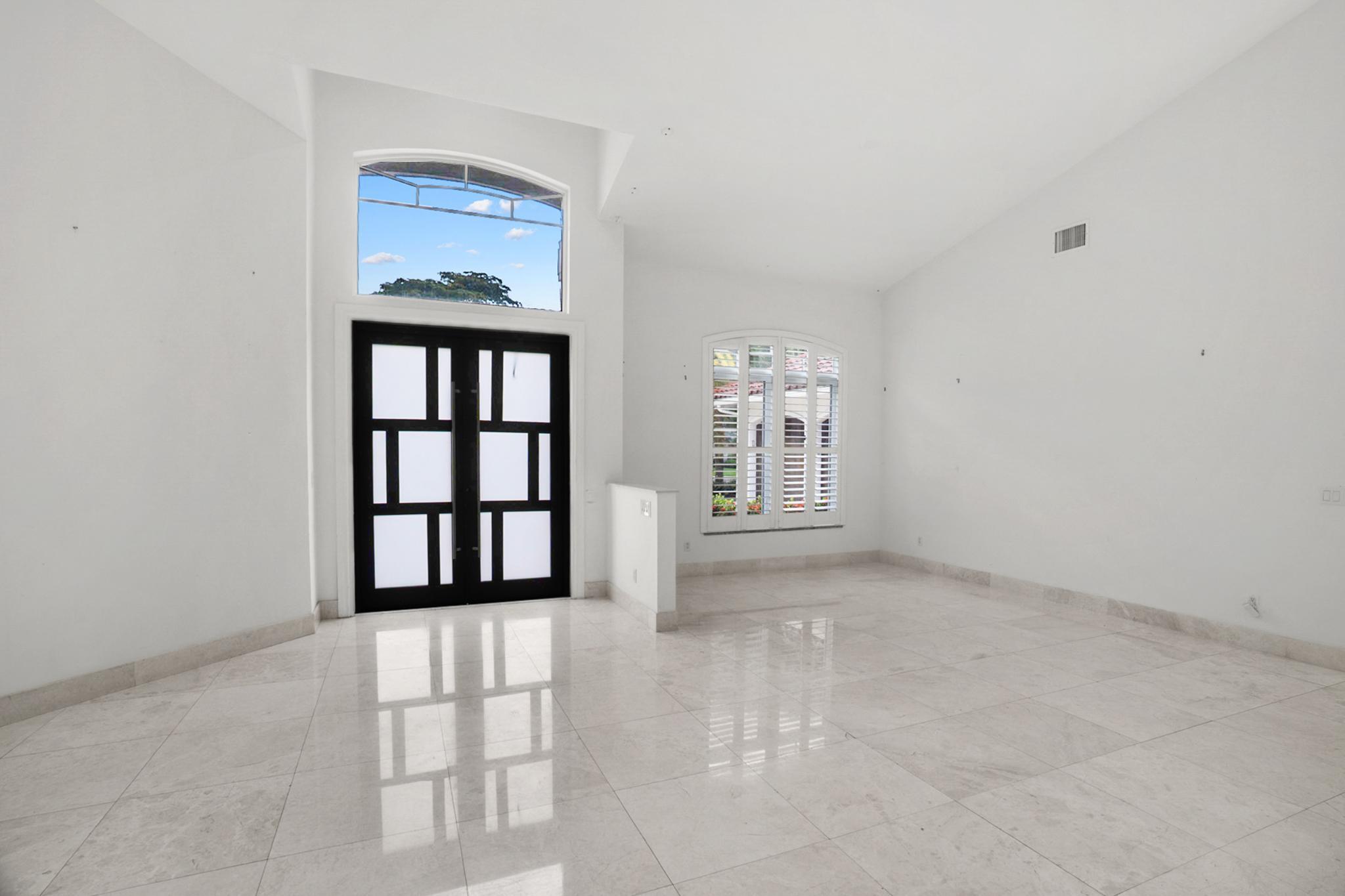 910 Parkside Circle N